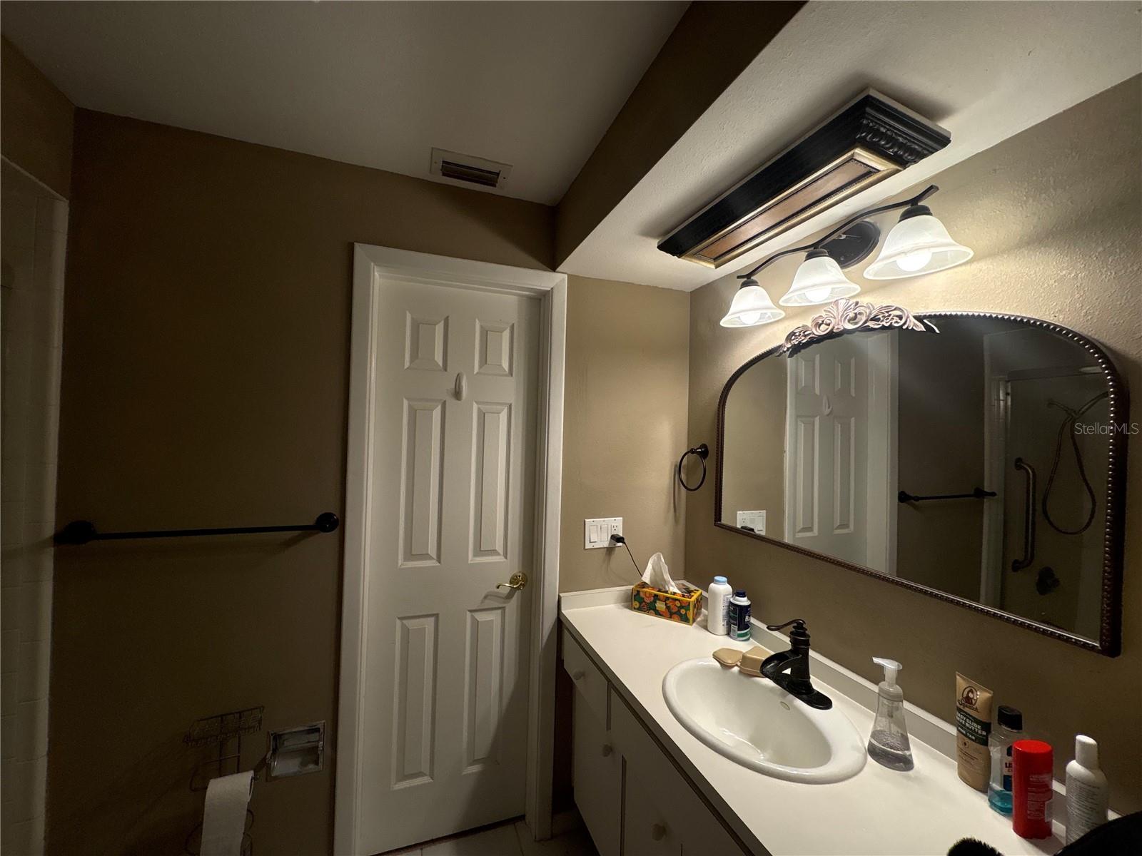 Image 17 of 38 For 915 Rolling Hills Drive