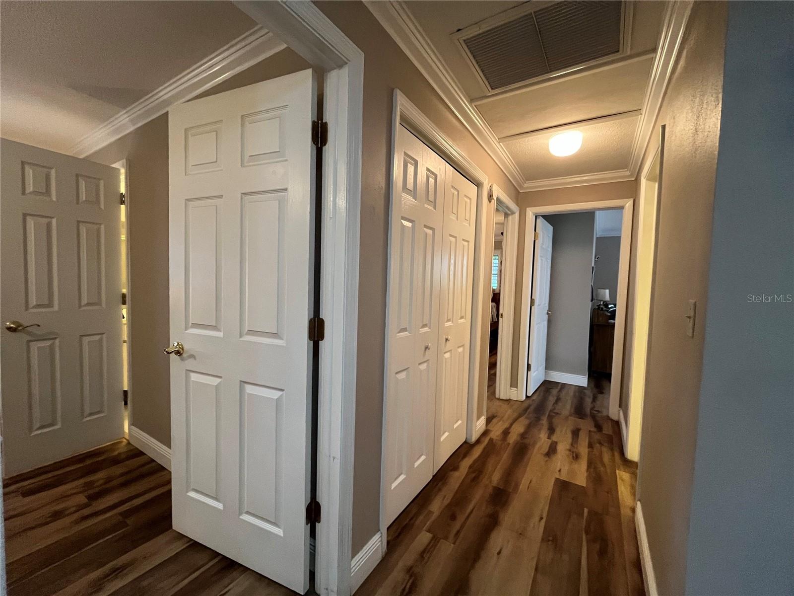 Image 19 of 38 For 915 Rolling Hills Drive