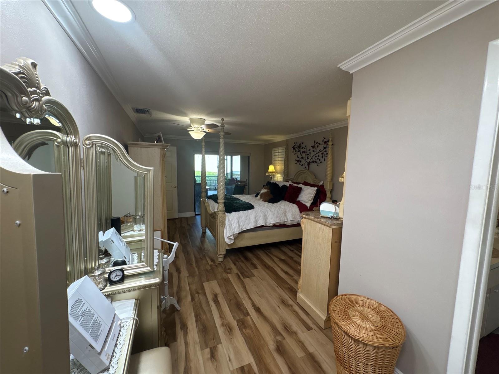 Image 23 of 38 For 915 Rolling Hills Drive