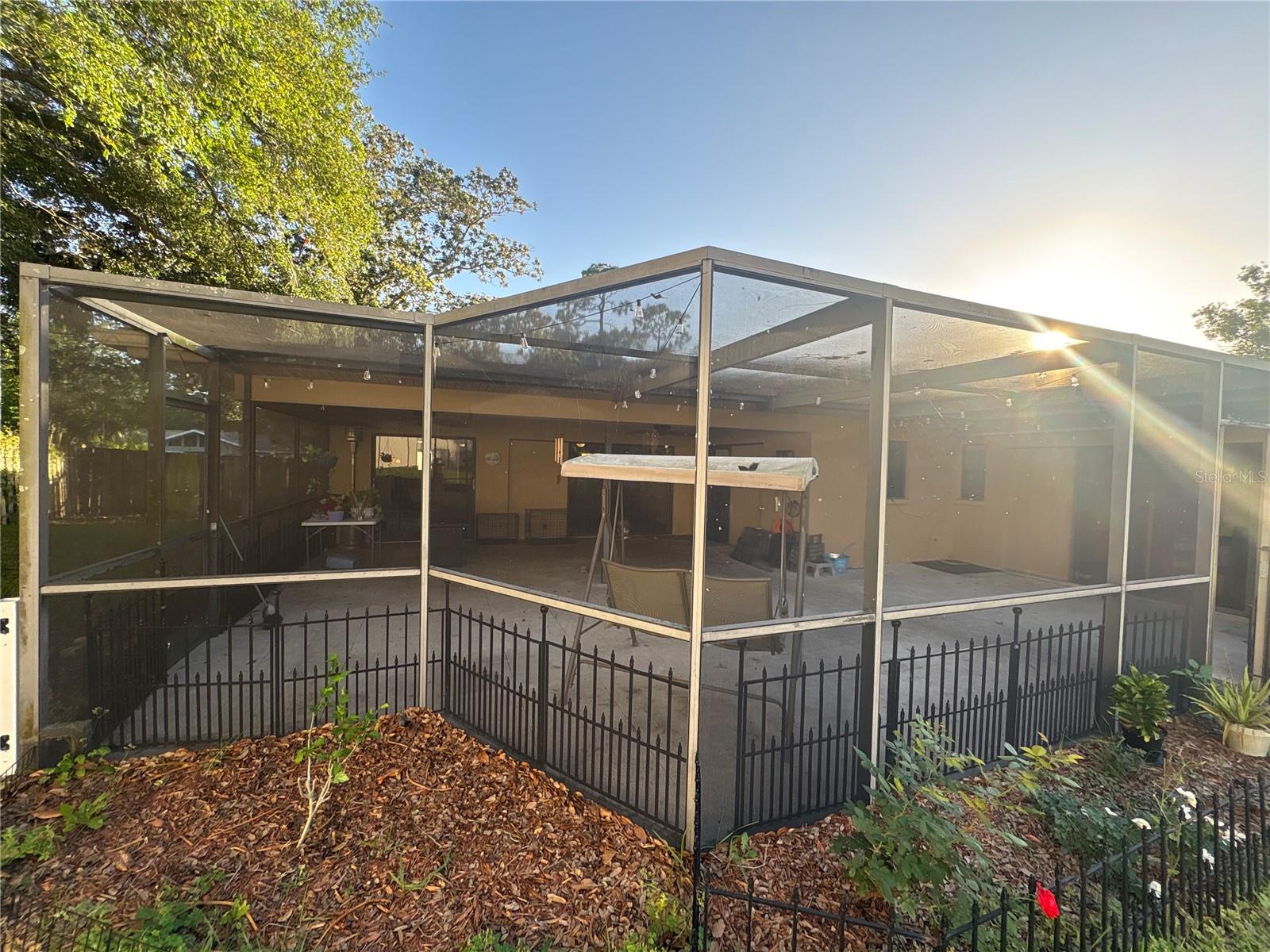 Image 25 of 38 For 915 Rolling Hills Drive