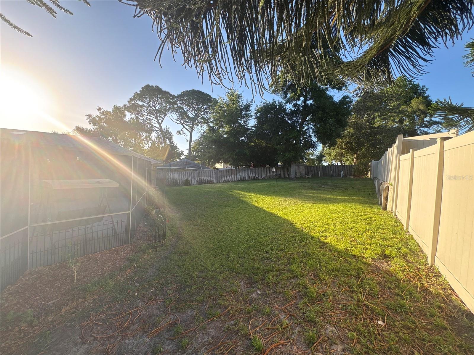 Image 29 of 38 For 915 Rolling Hills Drive