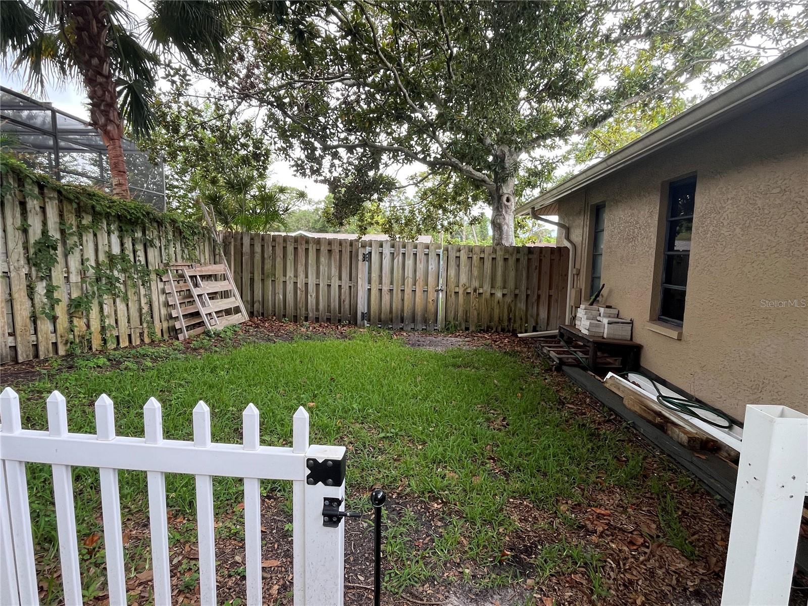 Image 32 of 38 For 915 Rolling Hills Drive