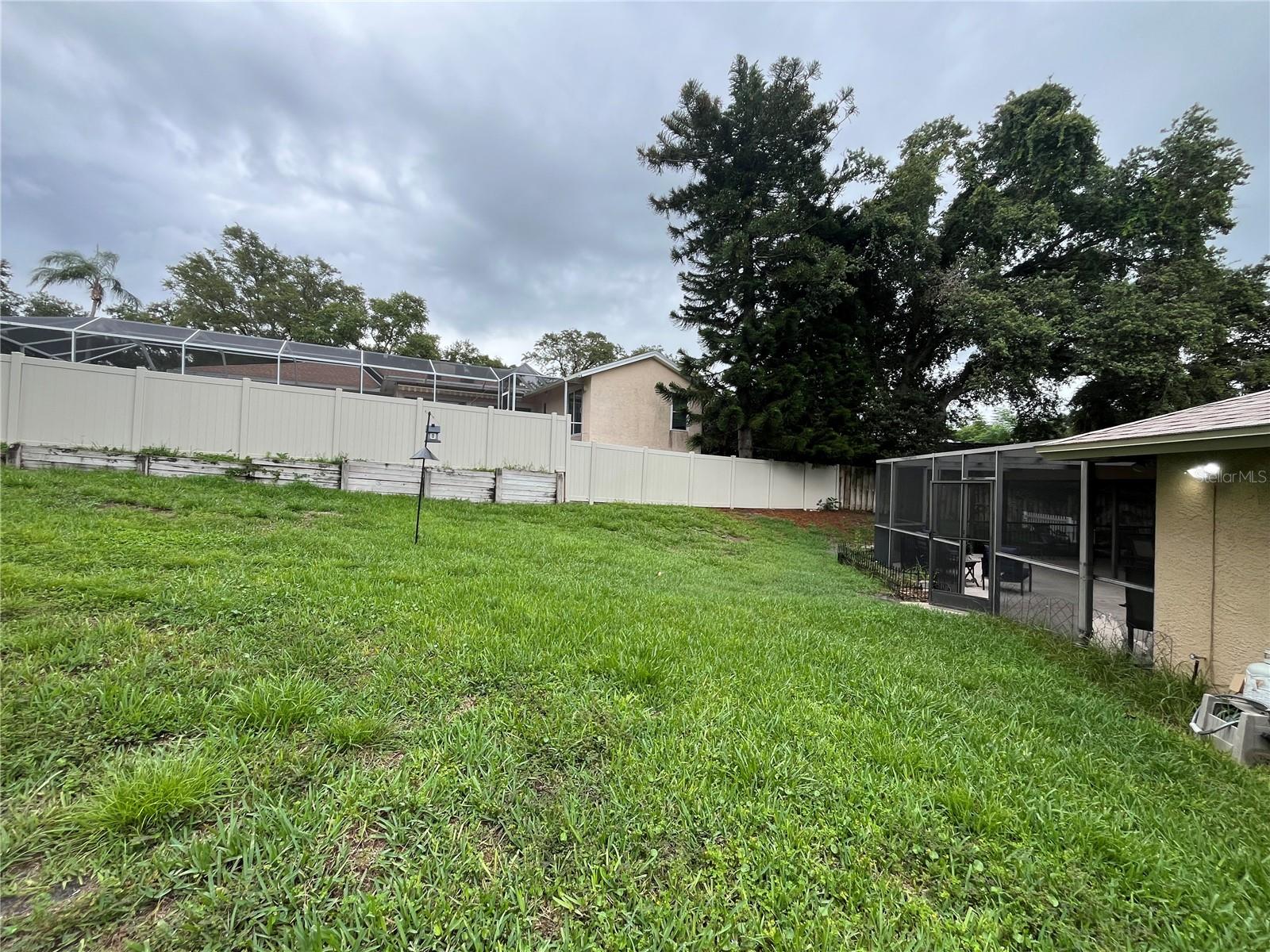 Image 33 of 38 For 915 Rolling Hills Drive