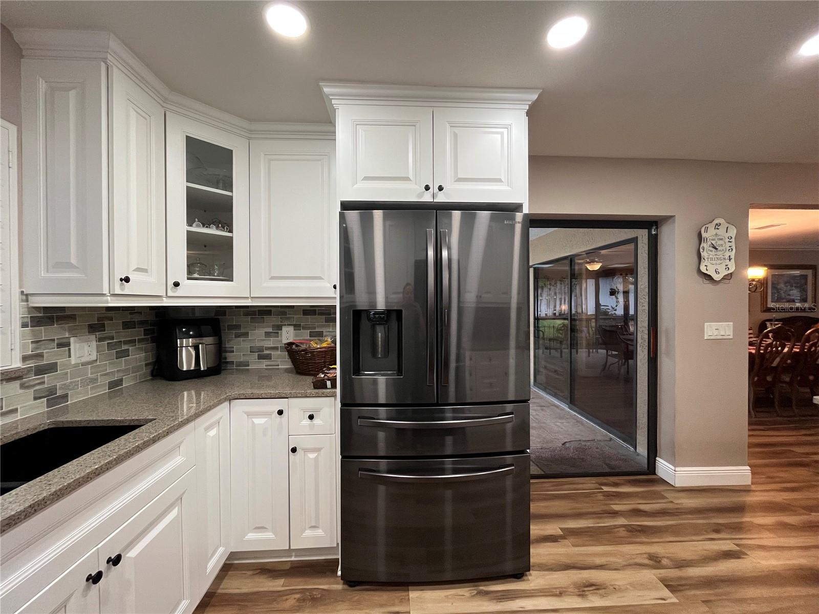 Image 5 of 38 For 915 Rolling Hills Drive