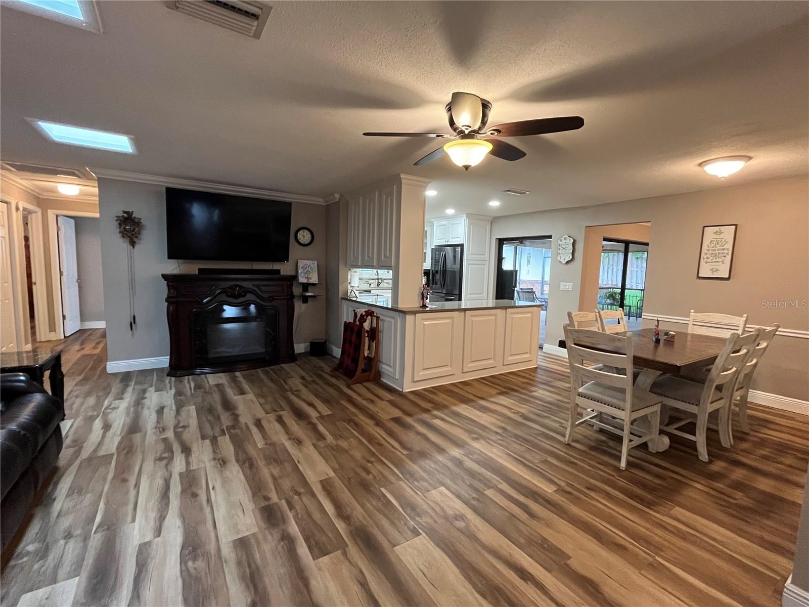 Image 6 of 38 For 915 Rolling Hills Drive