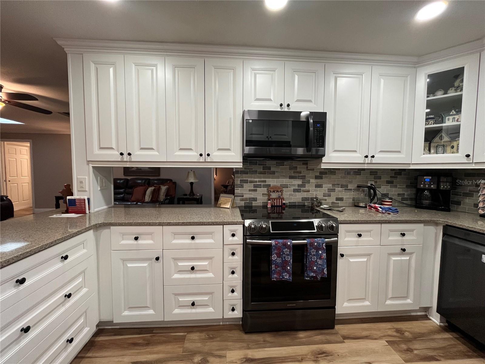 Image 7 of 38 For 915 Rolling Hills Drive