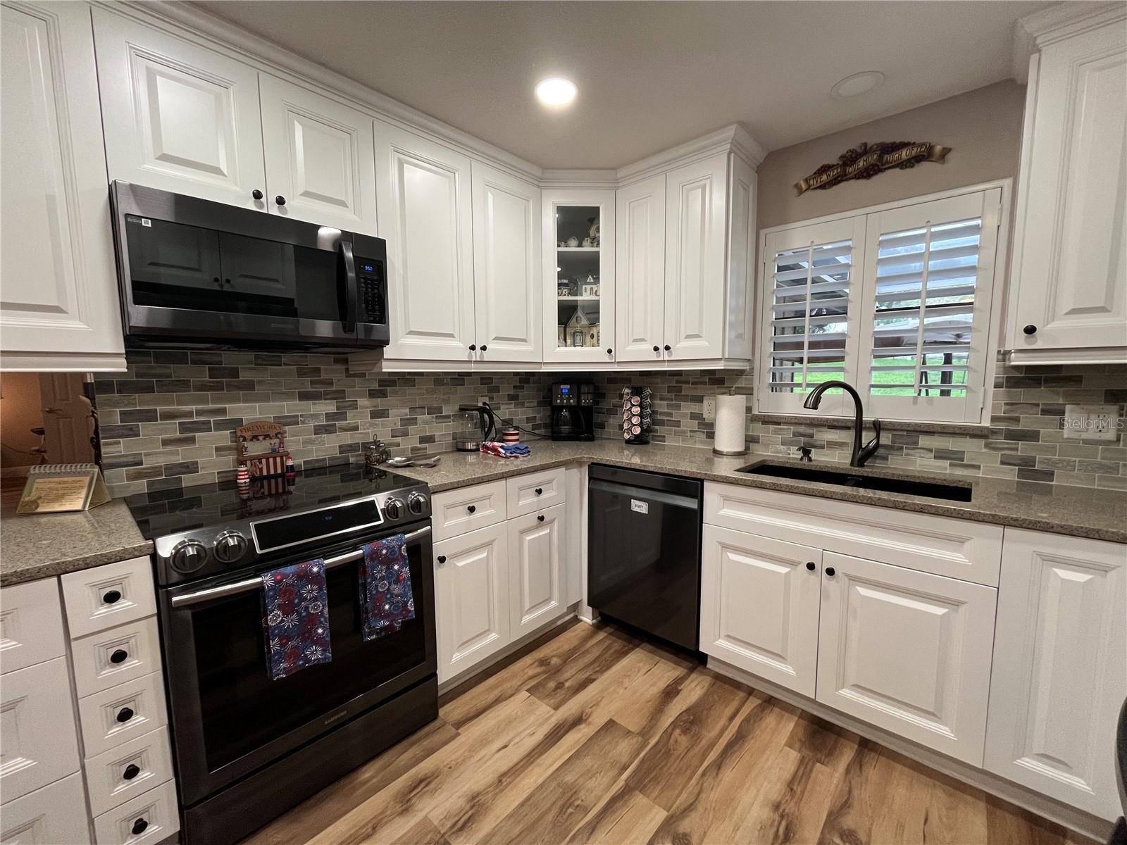 Image 8 of 38 For 915 Rolling Hills Drive