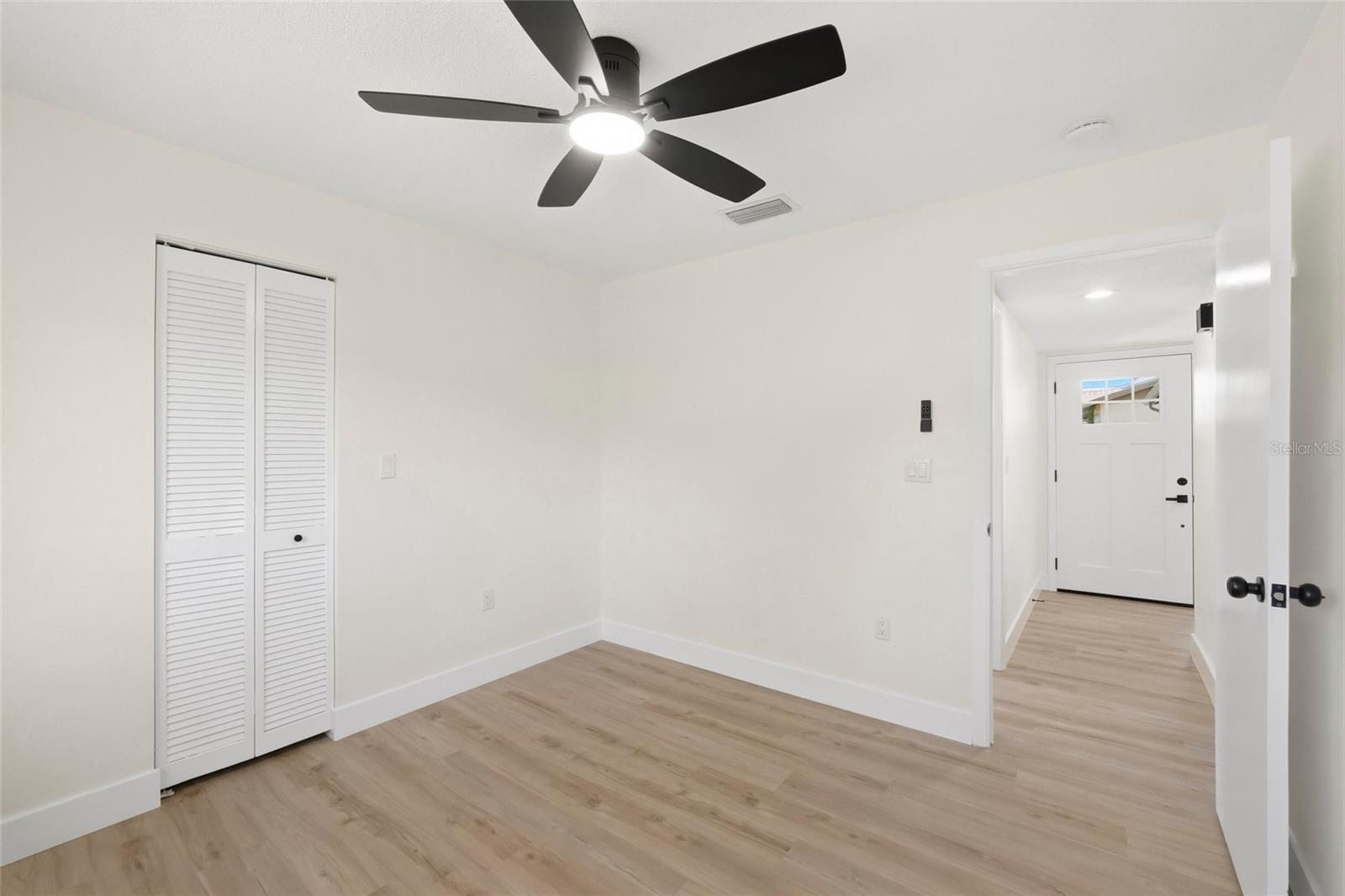 Image 15 of 33 For 1434 Red Oak Drive