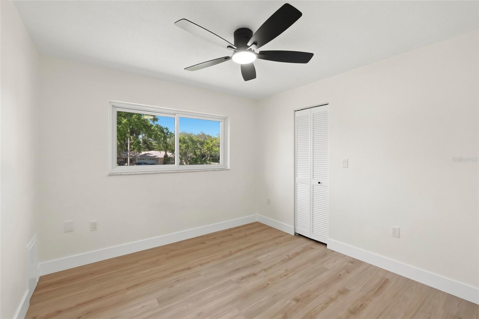 Image 16 of 33 For 1434 Red Oak Drive