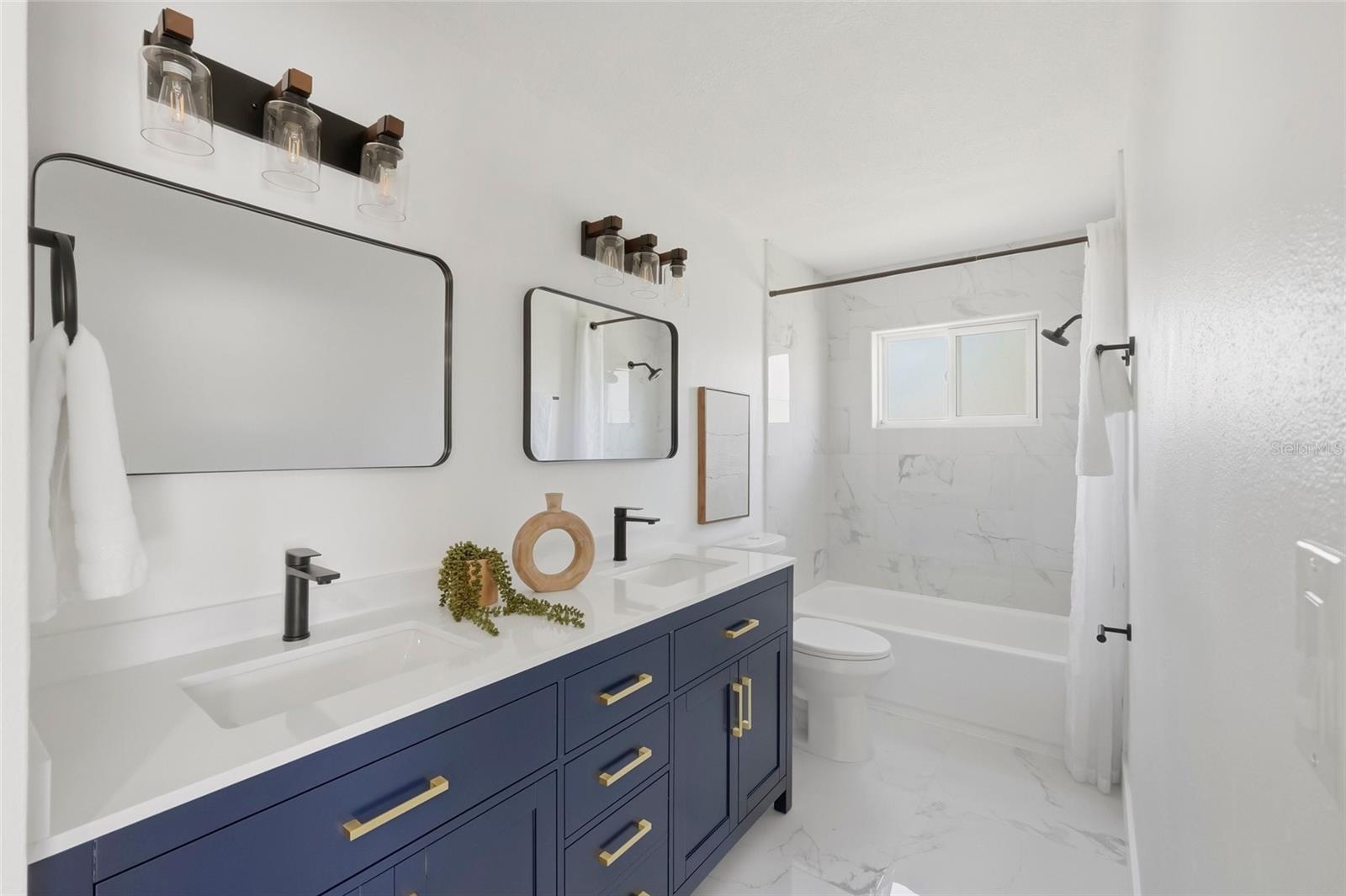 Image 17 of 33 For 1434 Red Oak Drive