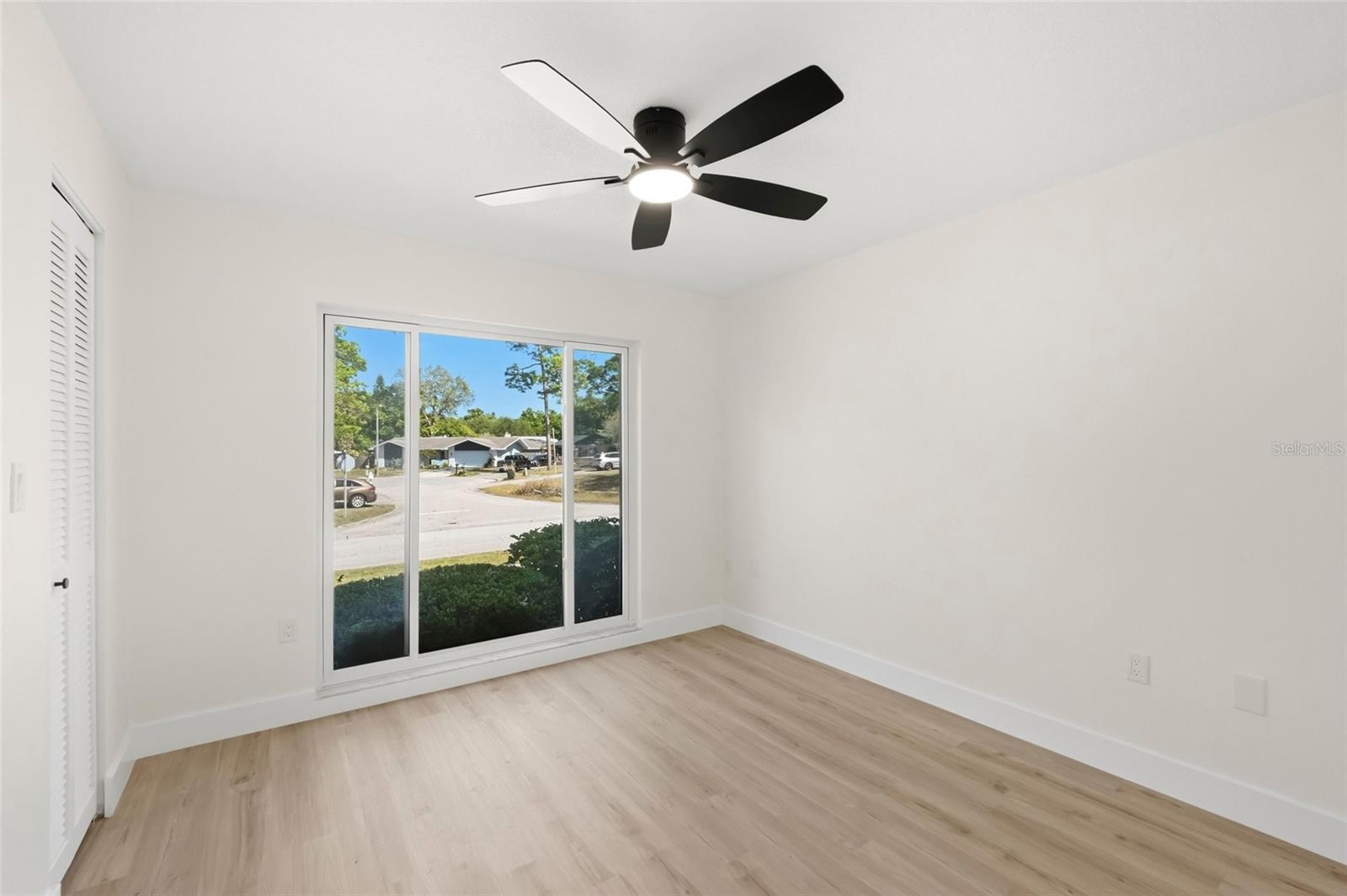 Image 18 of 33 For 1434 Red Oak Drive