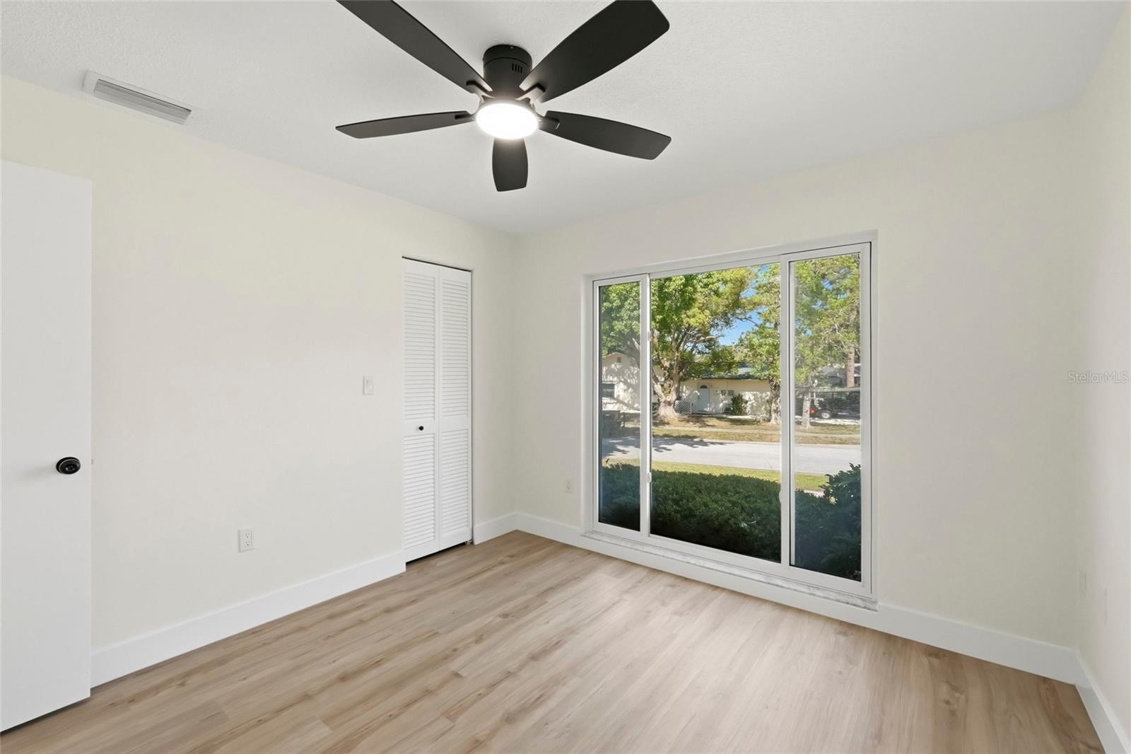 Image 19 of 33 For 1434 Red Oak Drive