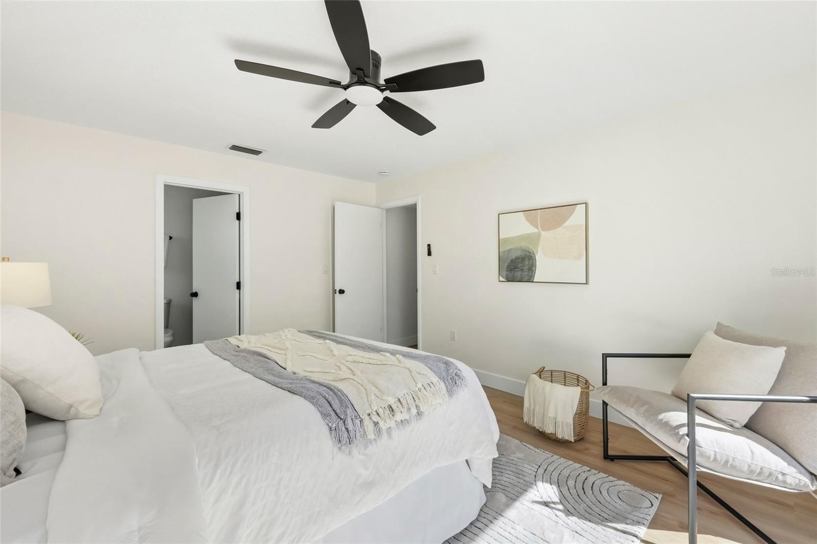 Image 22 of 33 For 1434 Red Oak Drive