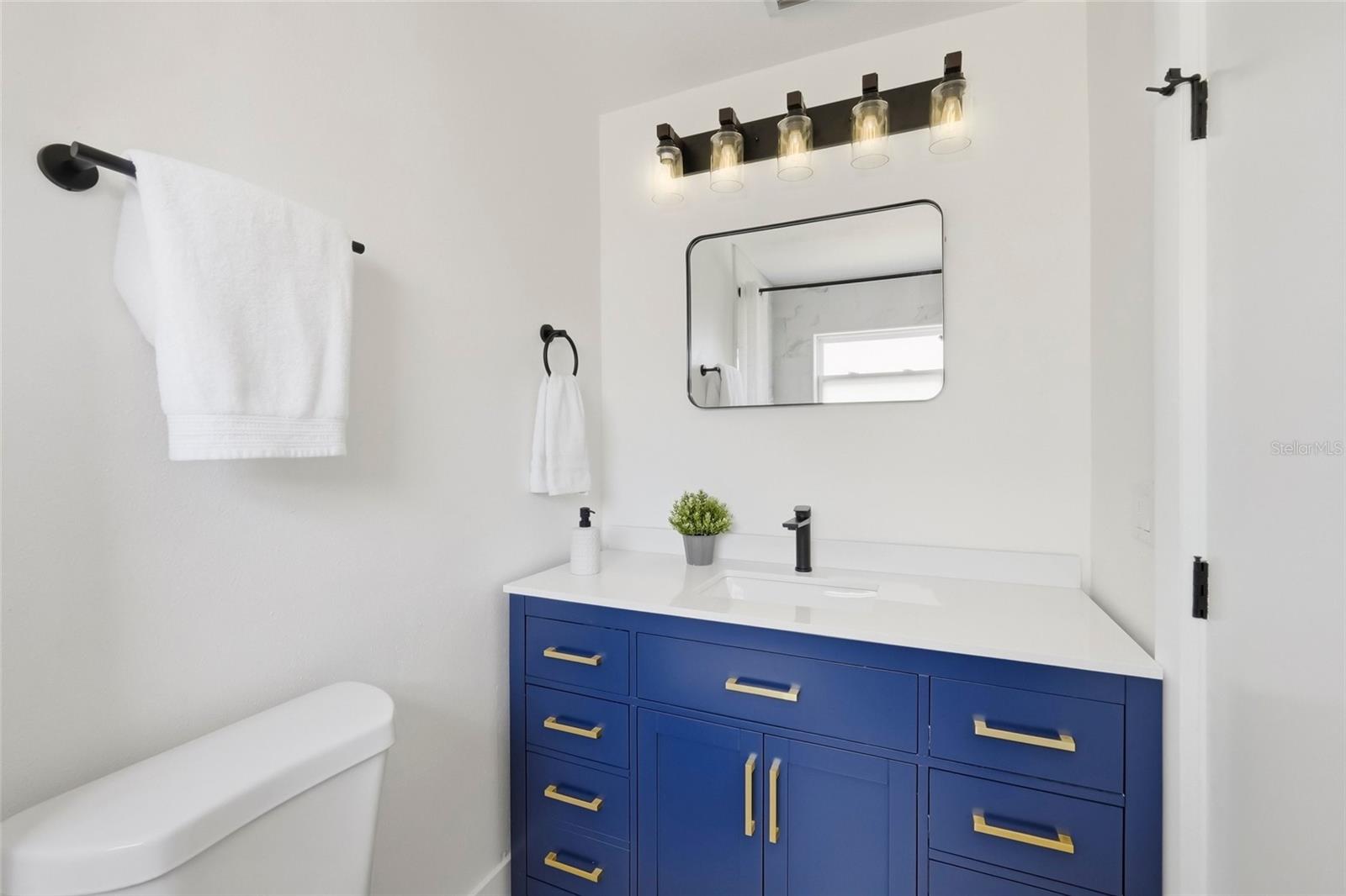 Image 23 of 33 For 1434 Red Oak Drive