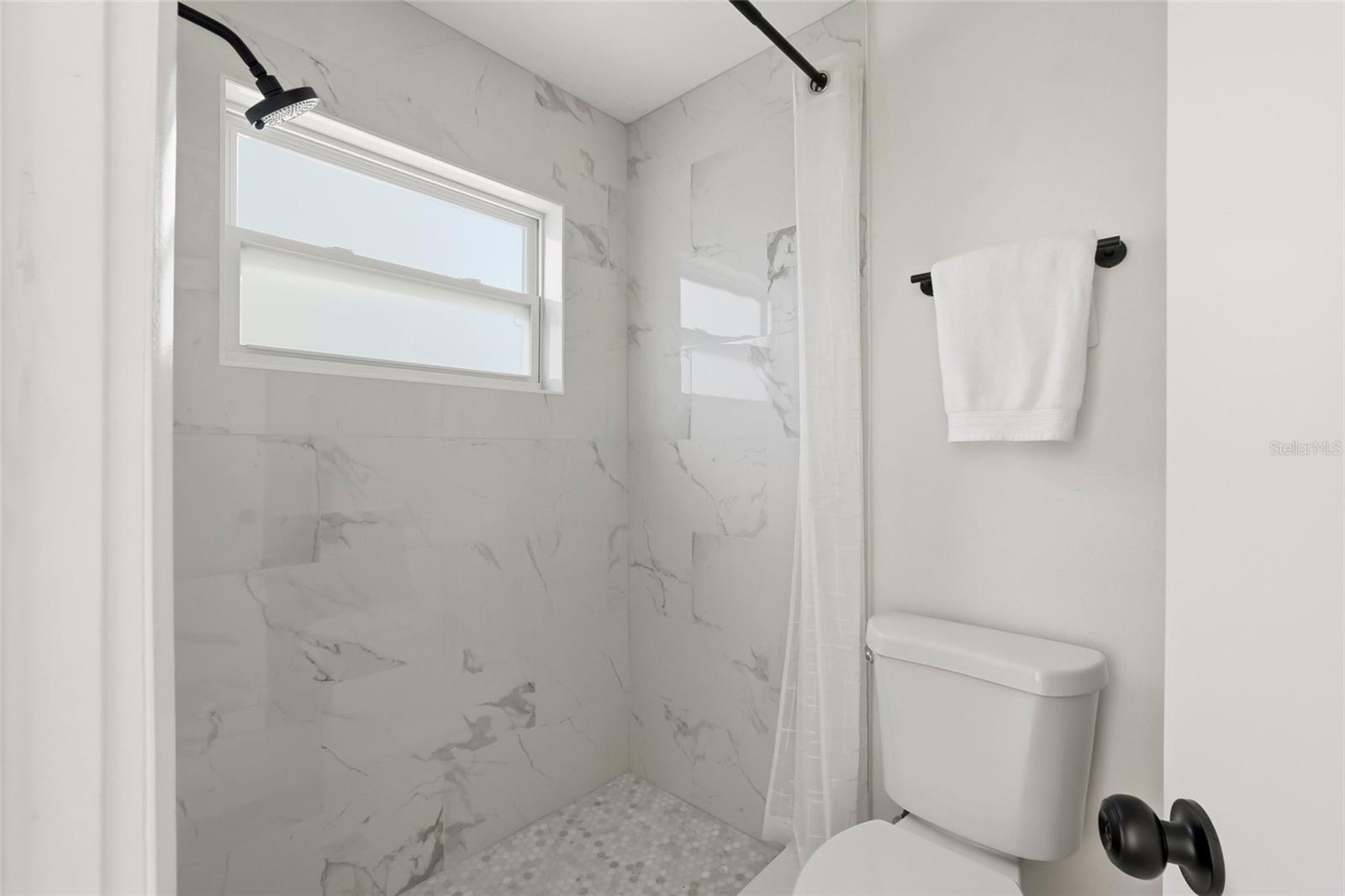 Image 24 of 33 For 1434 Red Oak Drive