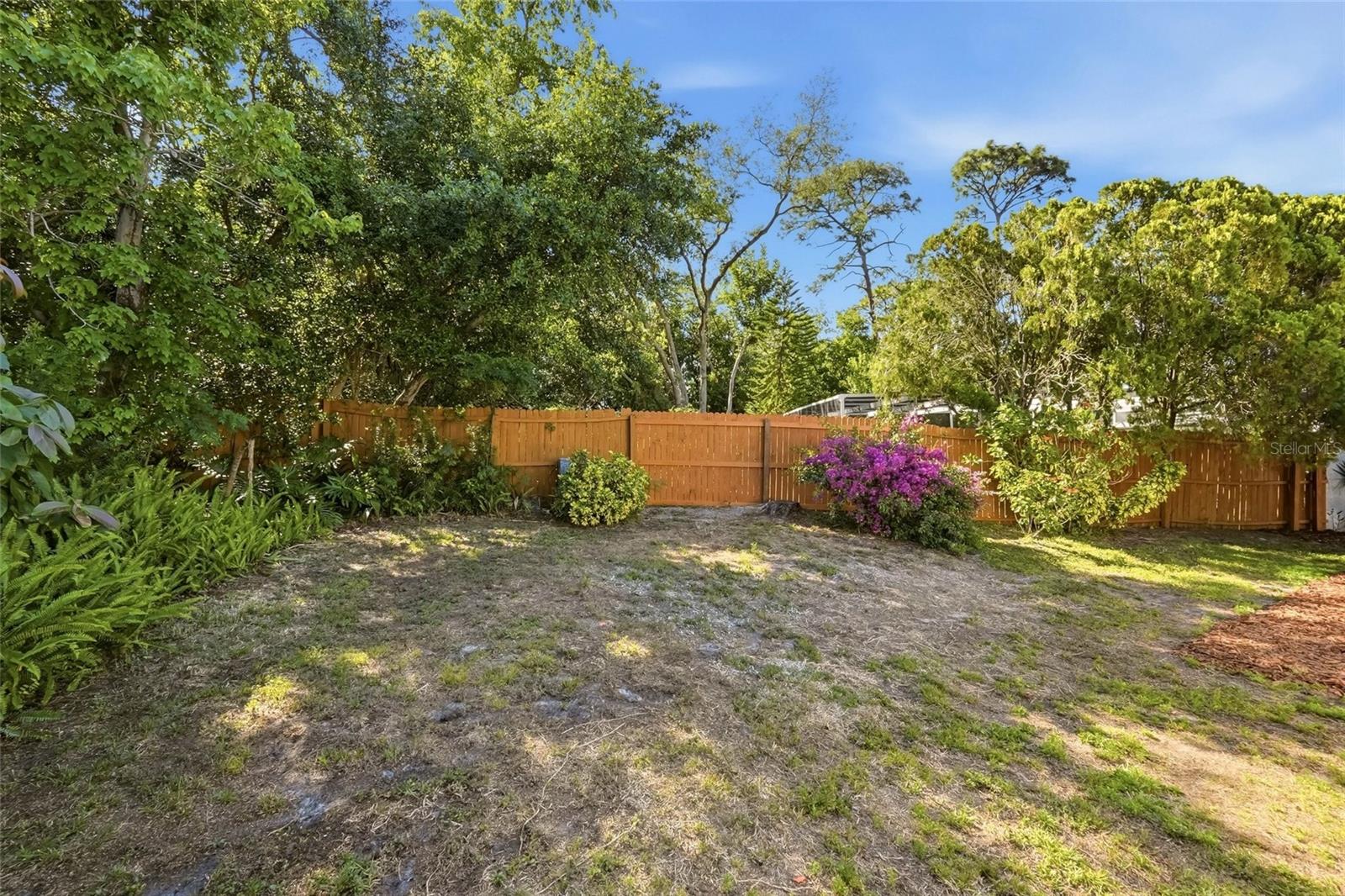 Image 28 of 33 For 1434 Red Oak Drive