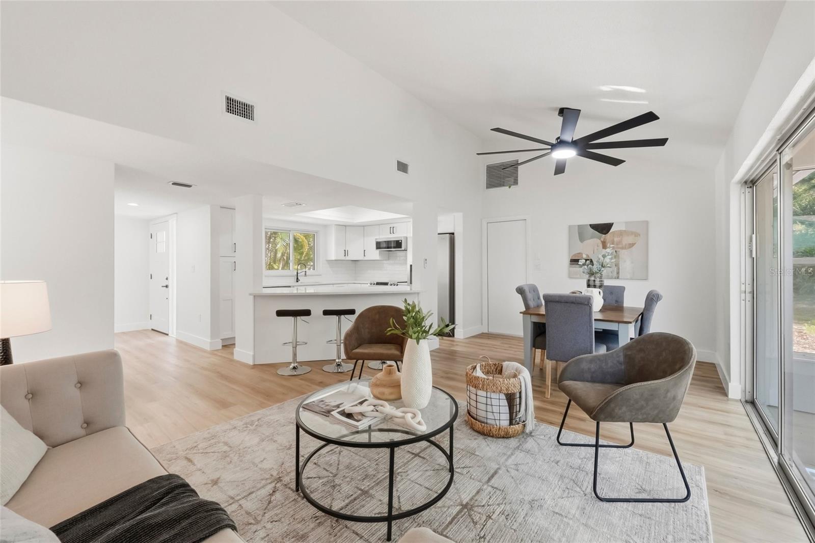 Image 5 of 33 For 1434 Red Oak Drive