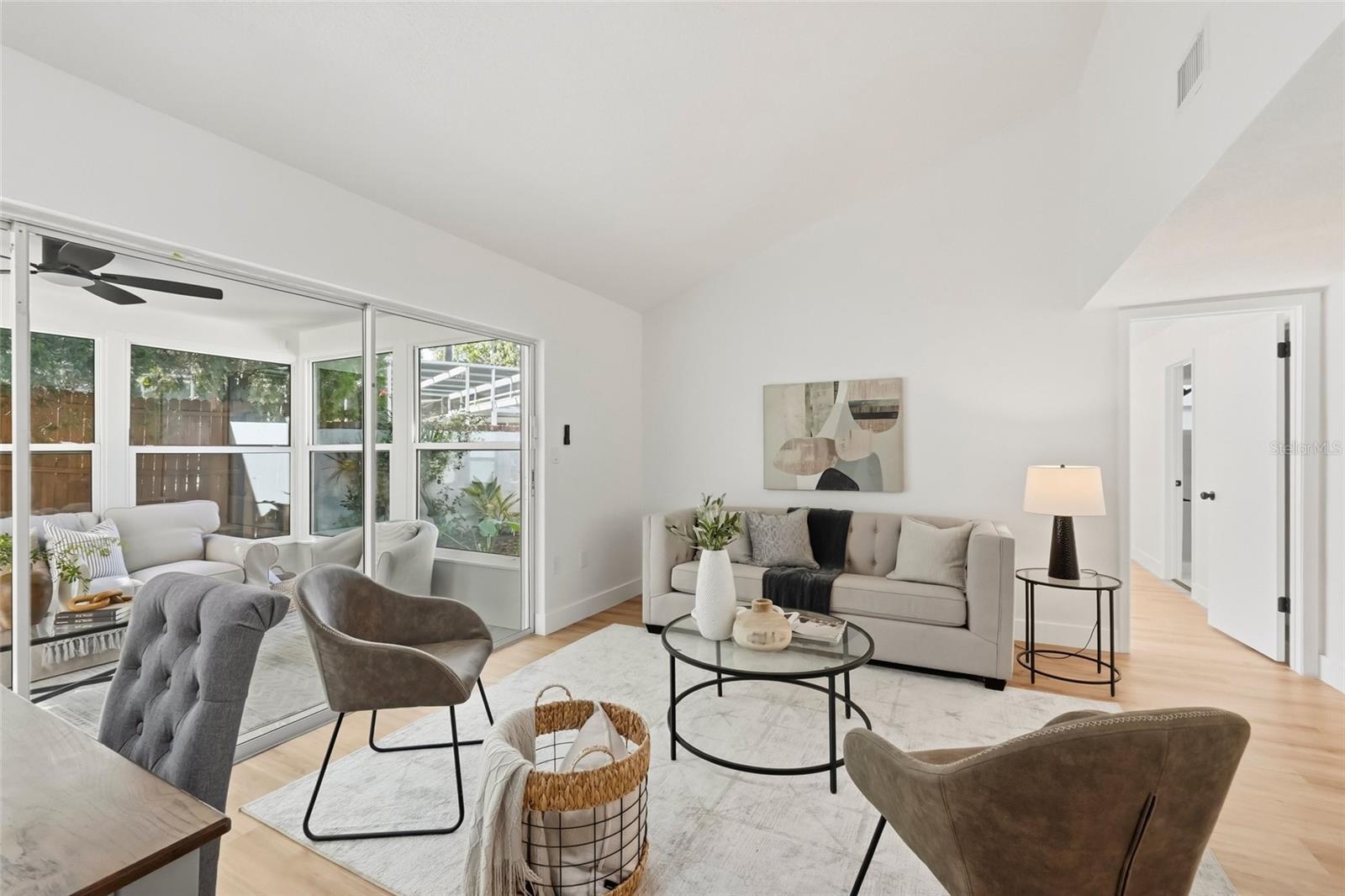 Image 7 of 33 For 1434 Red Oak Drive