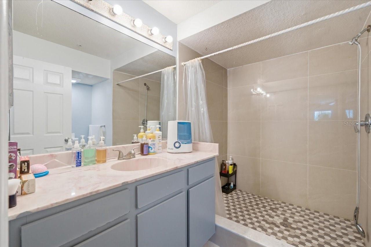 Image 35 of 52 For 5007 Sunridge Palms Drive