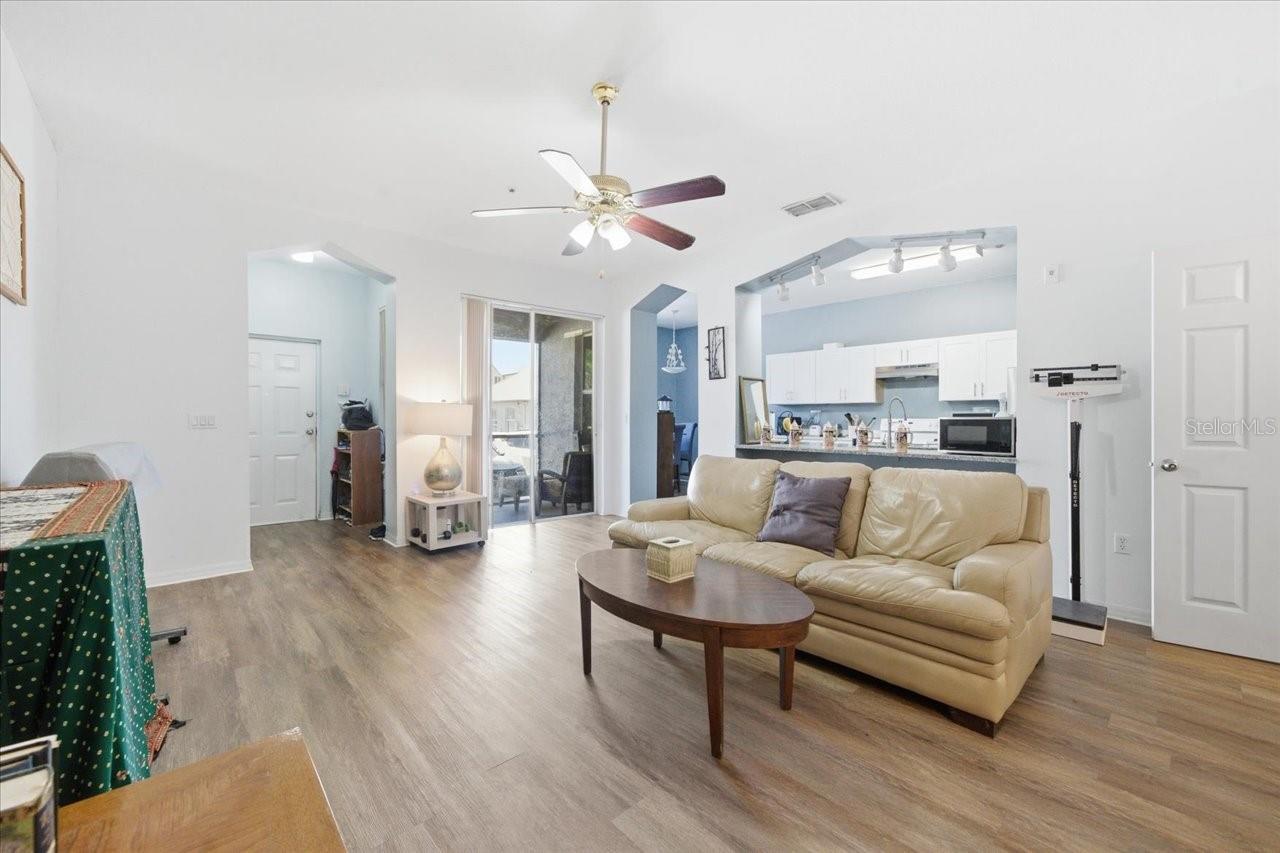 Image 6 of 52 For 5007 Sunridge Palms Drive