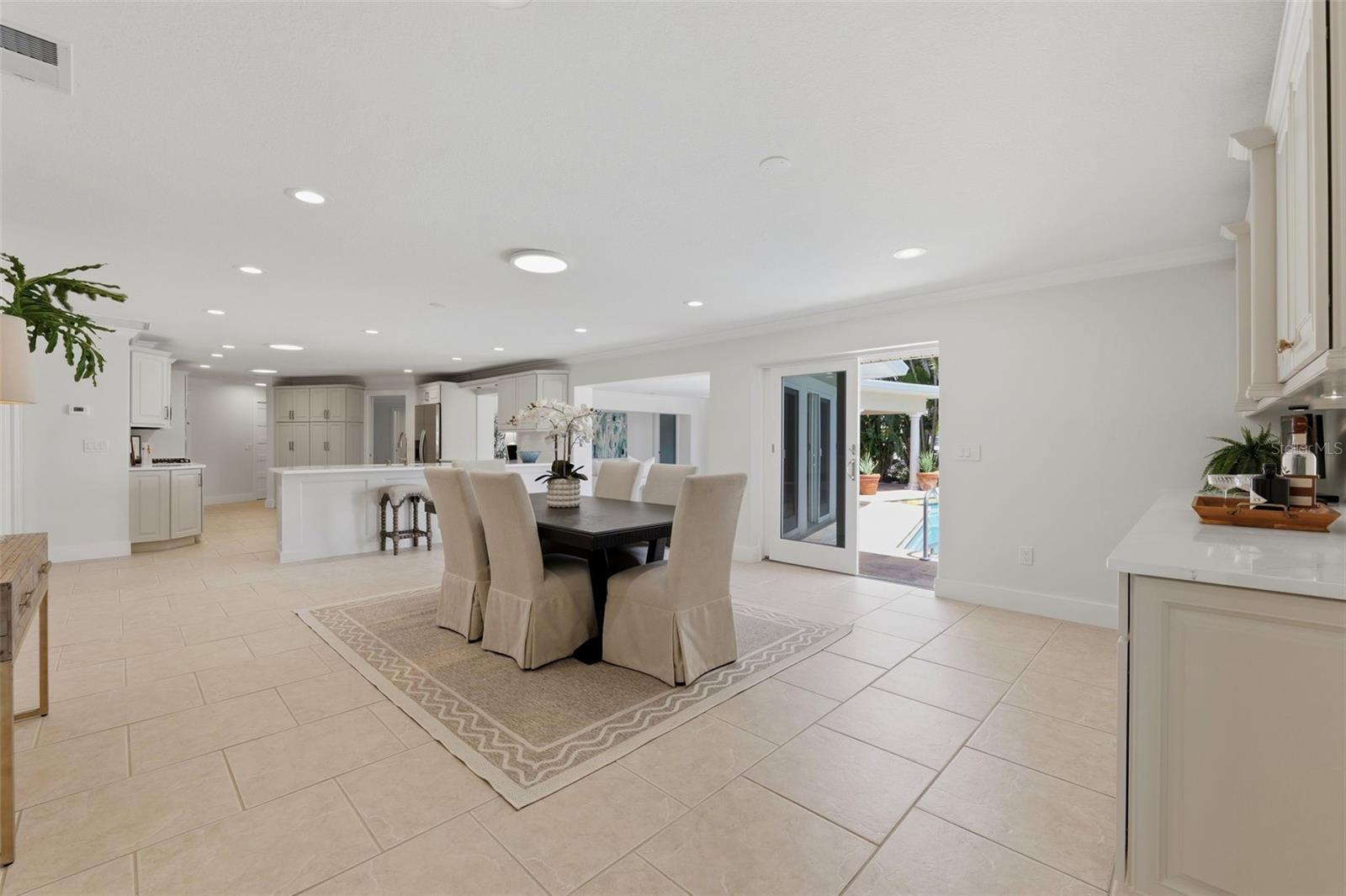 Image 10 of 67 For 2080 Hawaii Avenue Ne