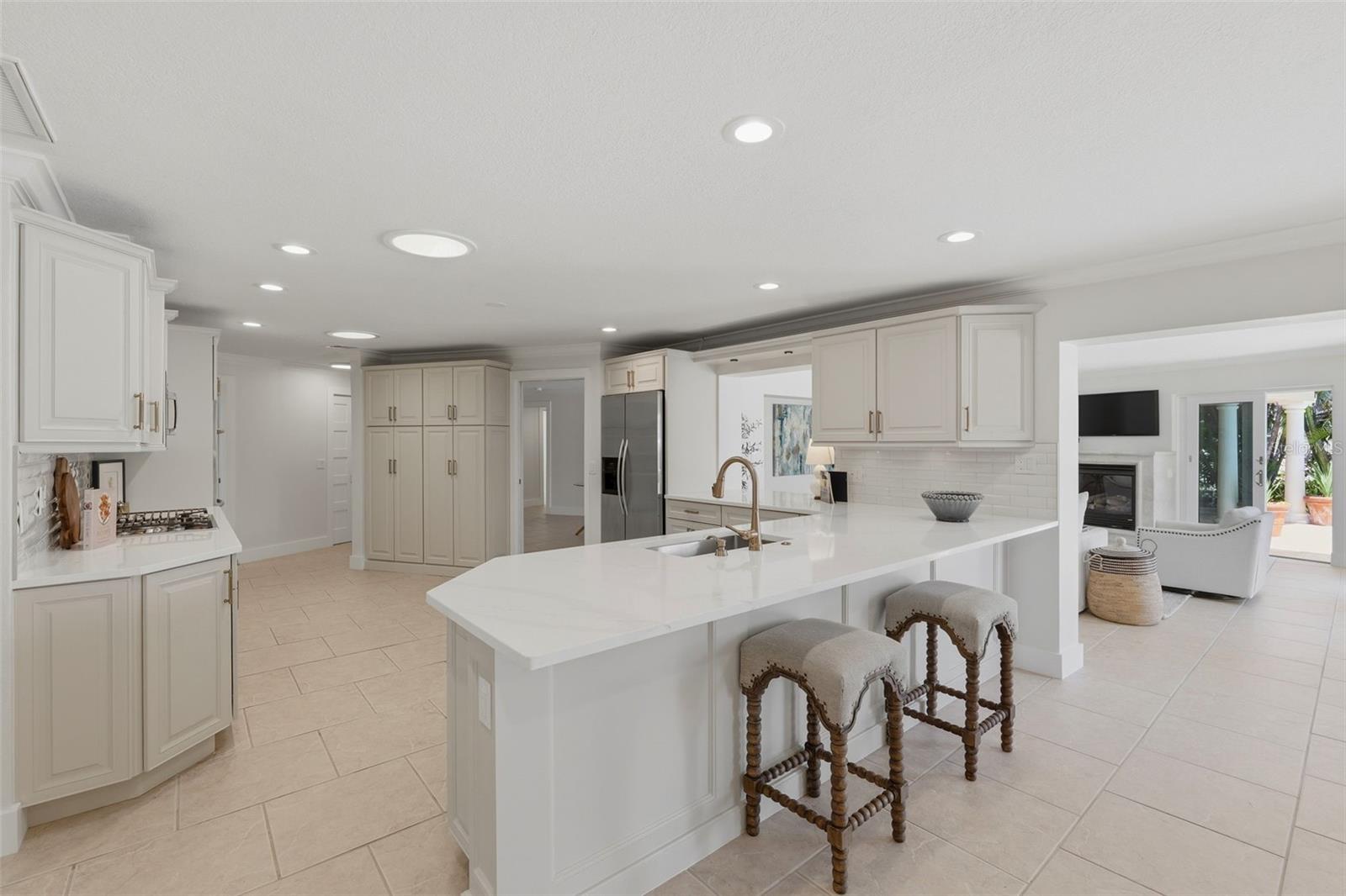 Image 12 of 67 For 2080 Hawaii Avenue Ne