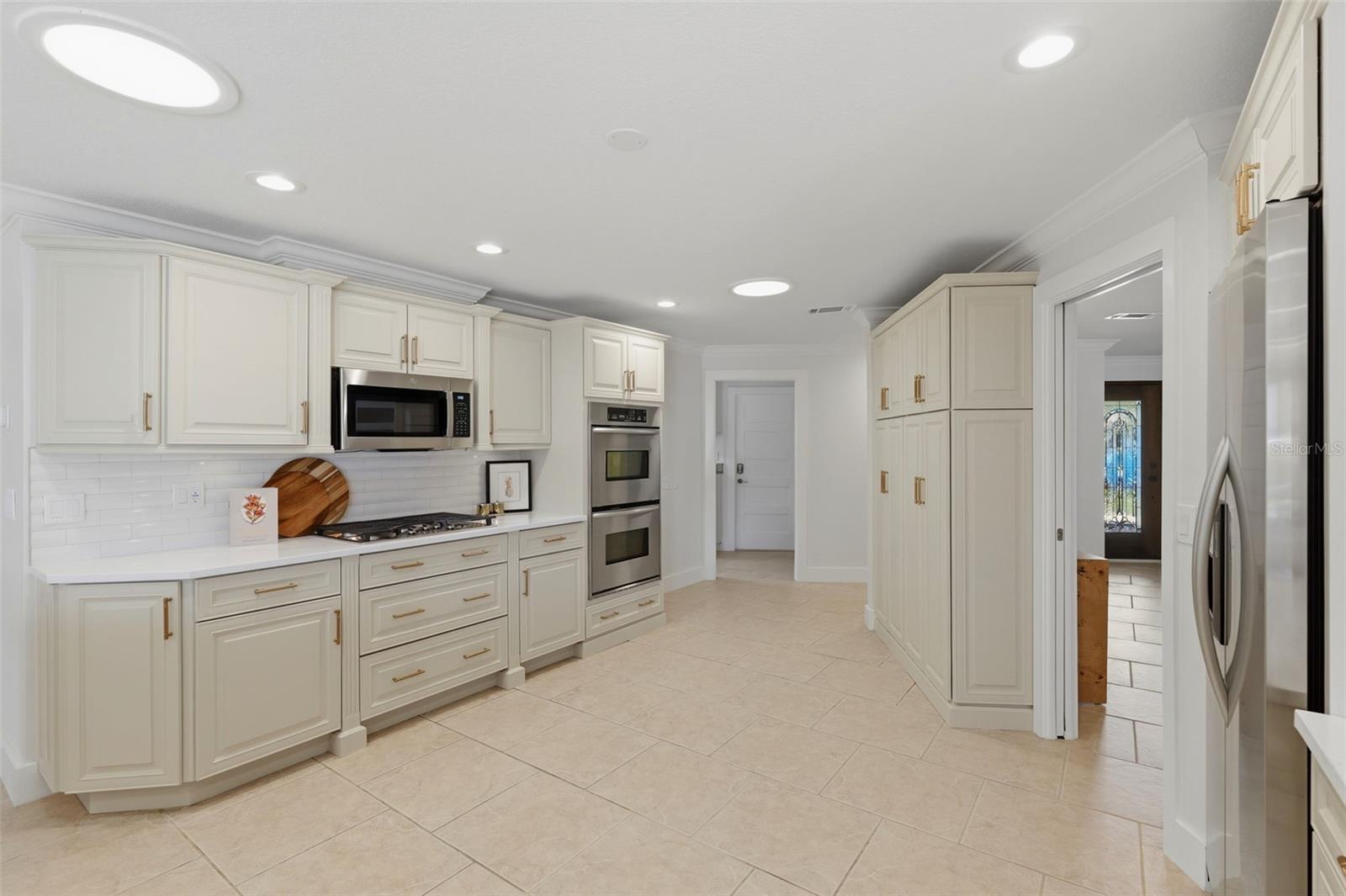 Image 14 of 67 For 2080 Hawaii Avenue Ne