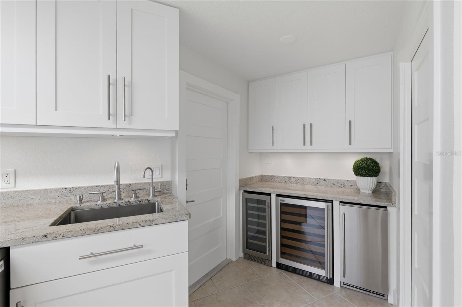 Image 20 of 67 For 2080 Hawaii Avenue Ne