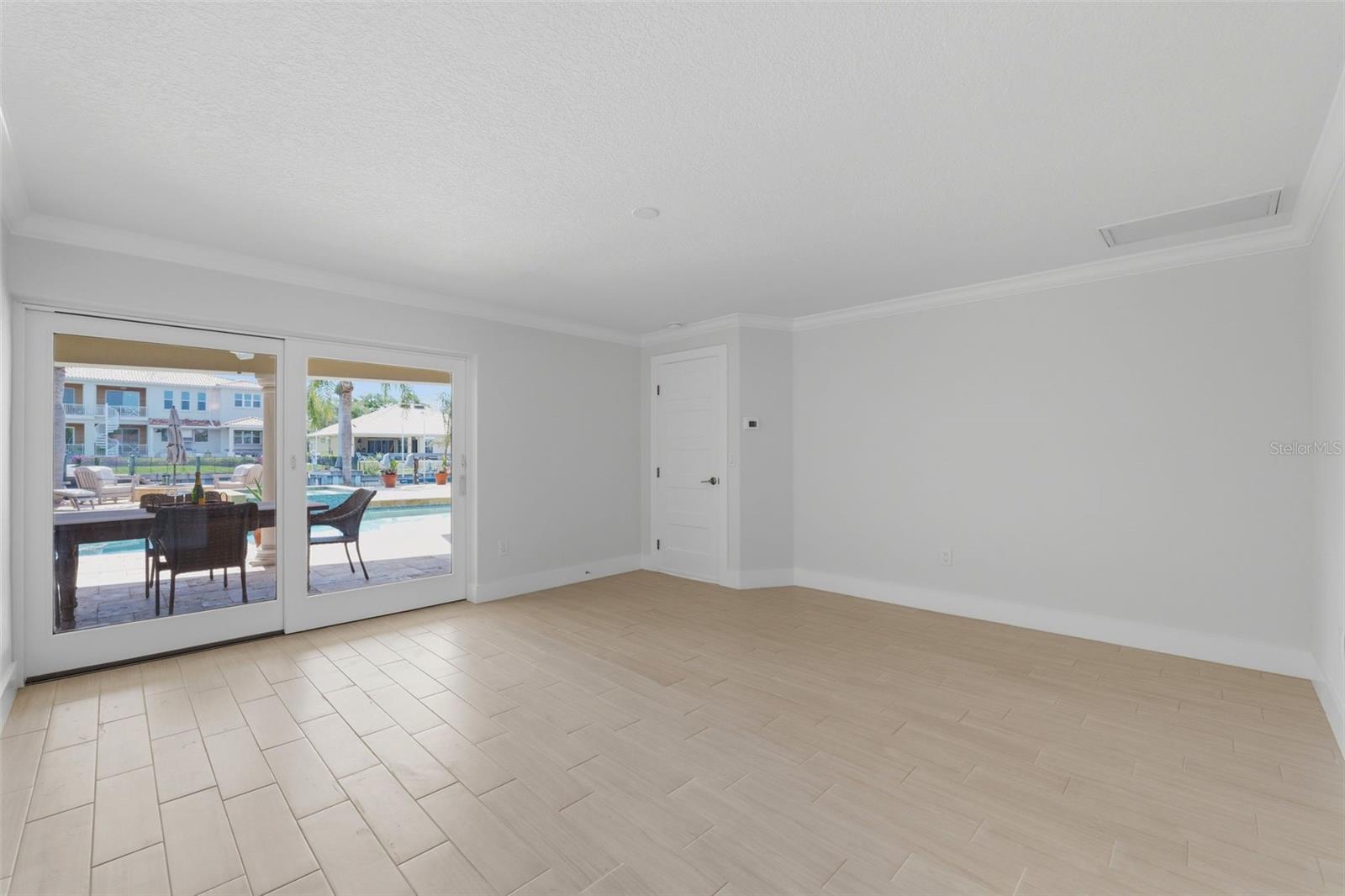 Image 22 of 67 For 2080 Hawaii Avenue Ne