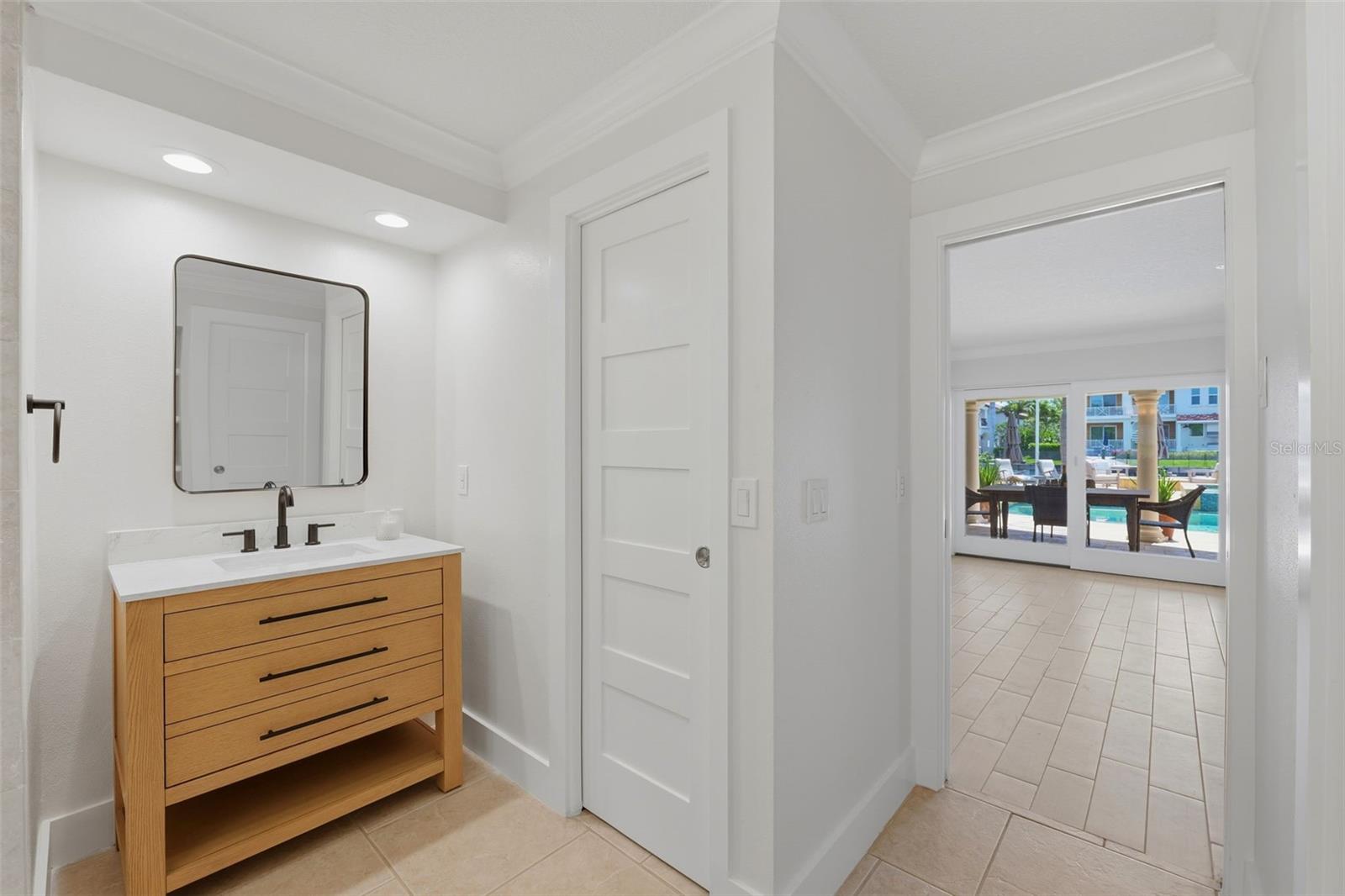 Image 26 of 67 For 2080 Hawaii Avenue Ne