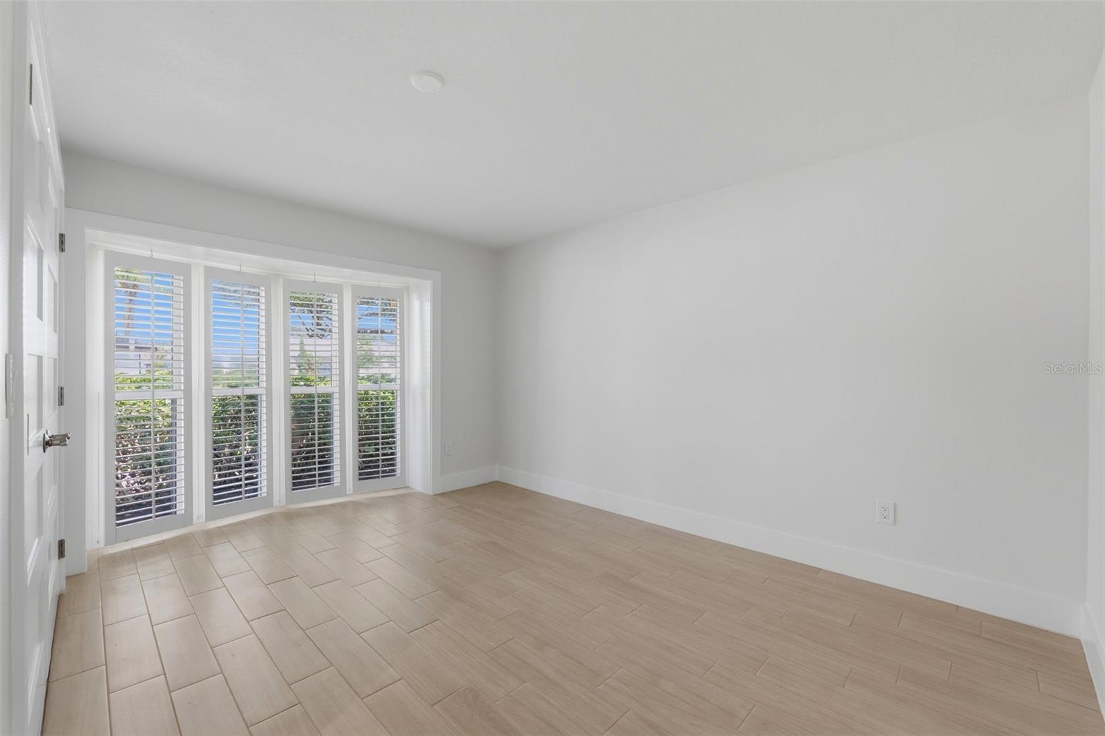 Image 29 of 67 For 2080 Hawaii Avenue Ne