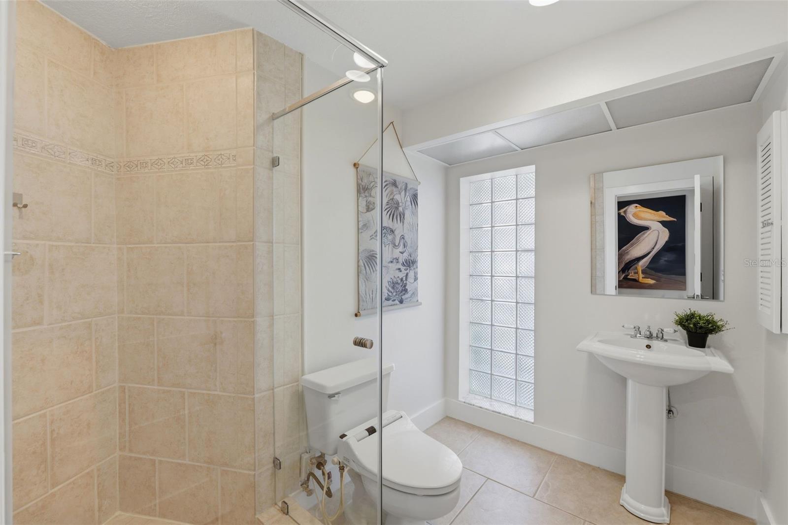 Image 31 of 67 For 2080 Hawaii Avenue Ne