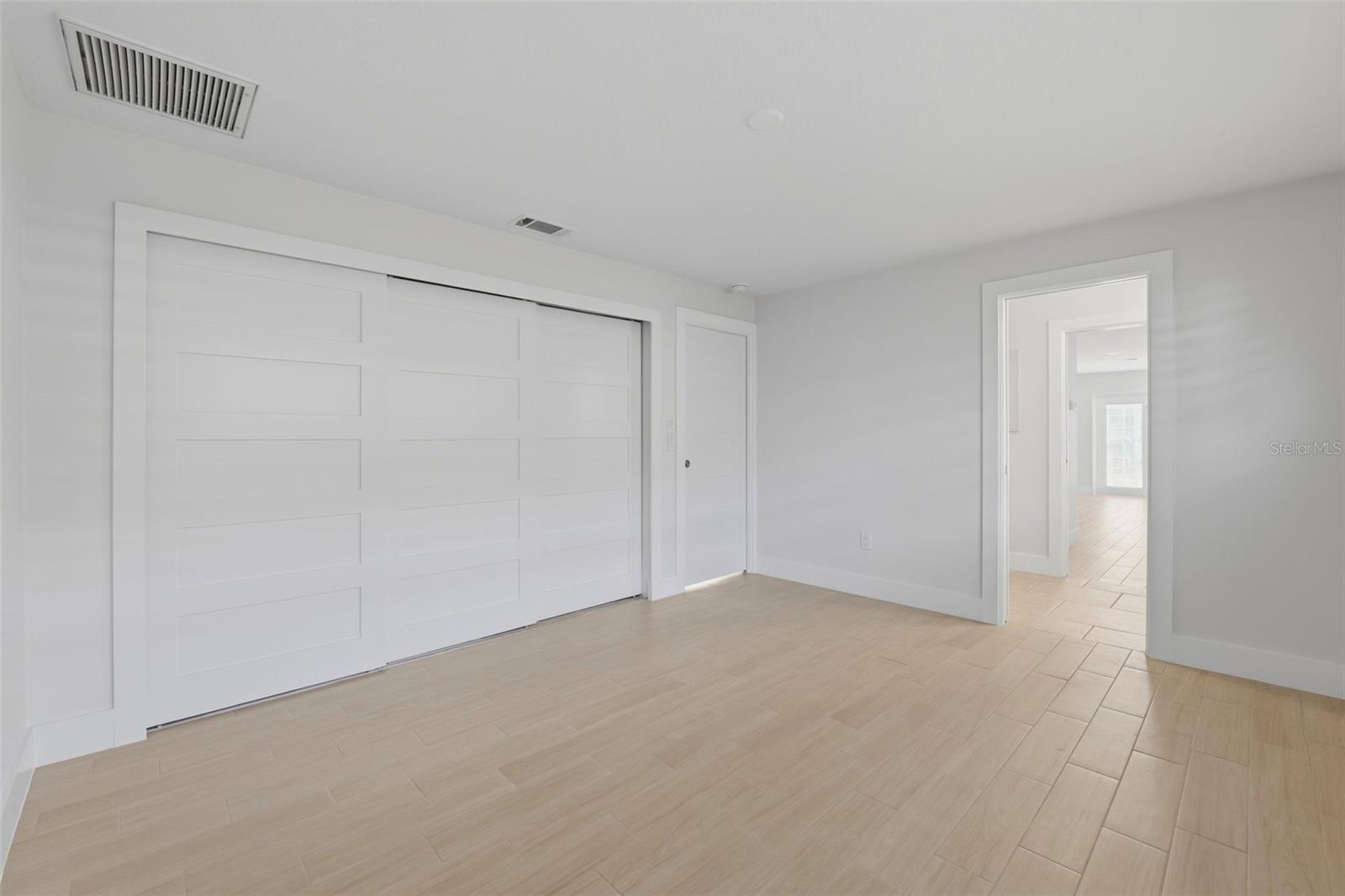 Image 33 of 67 For 2080 Hawaii Avenue Ne