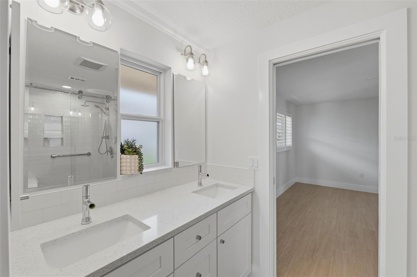 Image 36 of 67 For 2080 Hawaii Avenue Ne