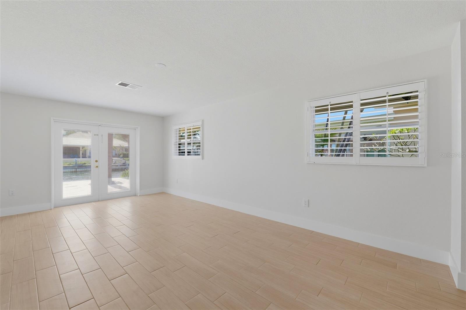 Image 37 of 67 For 2080 Hawaii Avenue Ne