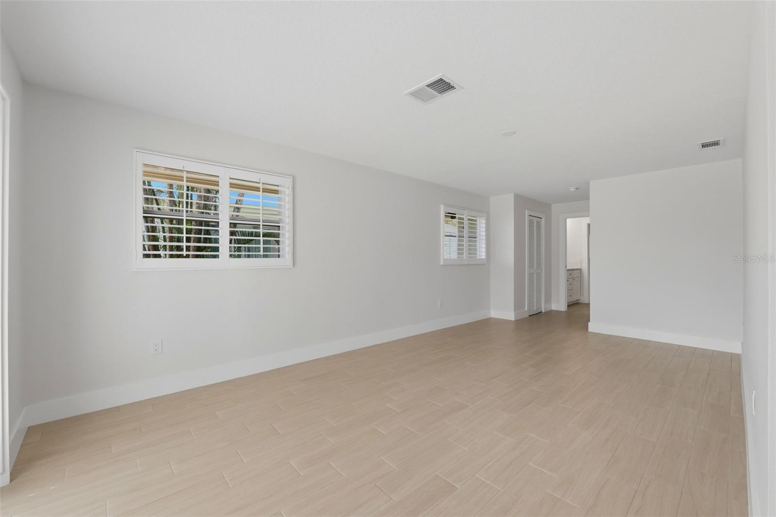 Image 38 of 67 For 2080 Hawaii Avenue Ne