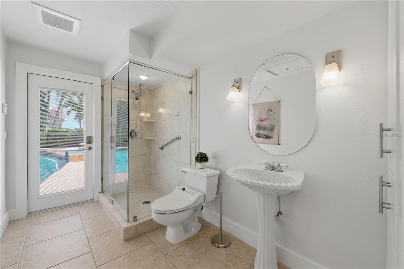 Image 39 of 67 For 2080 Hawaii Avenue Ne