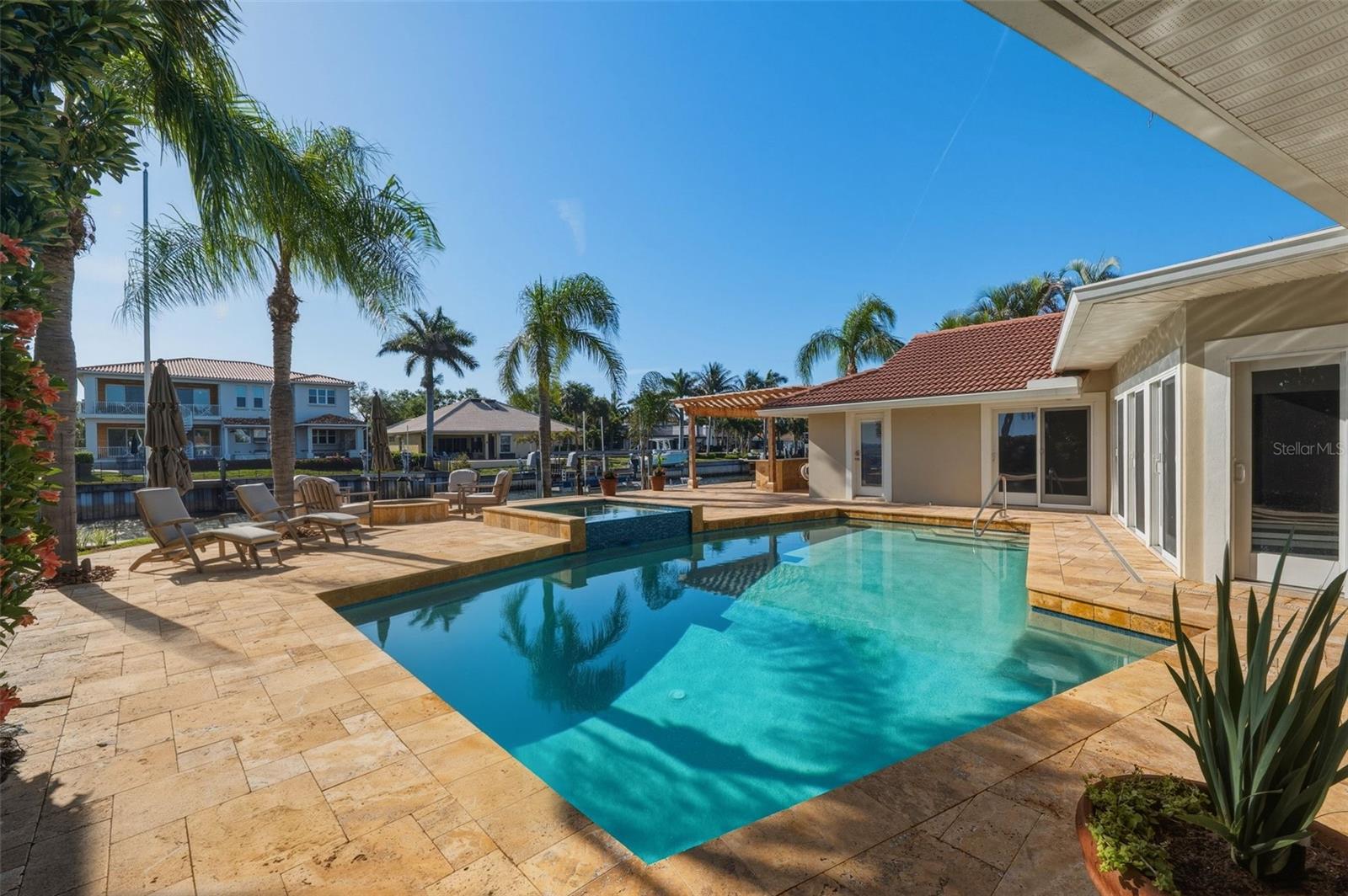 Image 41 of 67 For 2080 Hawaii Avenue Ne