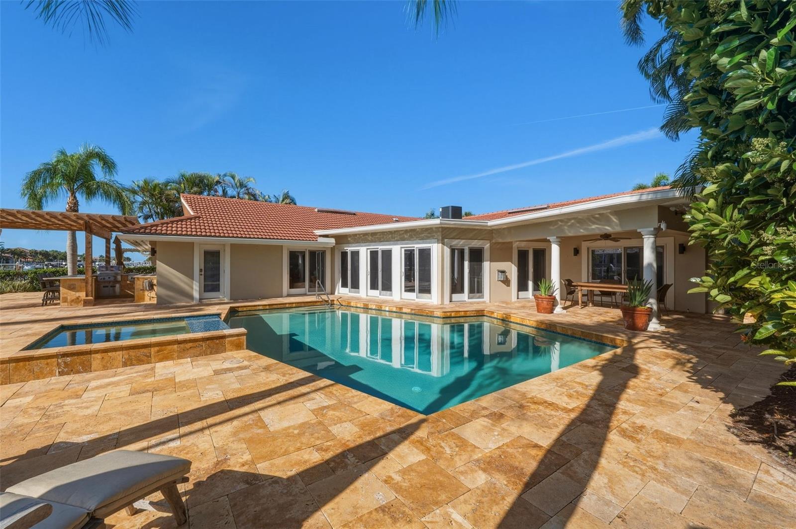 Image 42 of 67 For 2080 Hawaii Avenue Ne