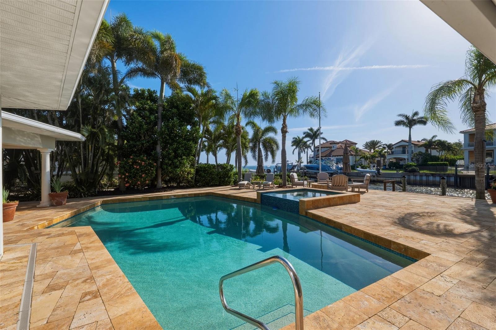 Image 43 of 67 For 2080 Hawaii Avenue Ne