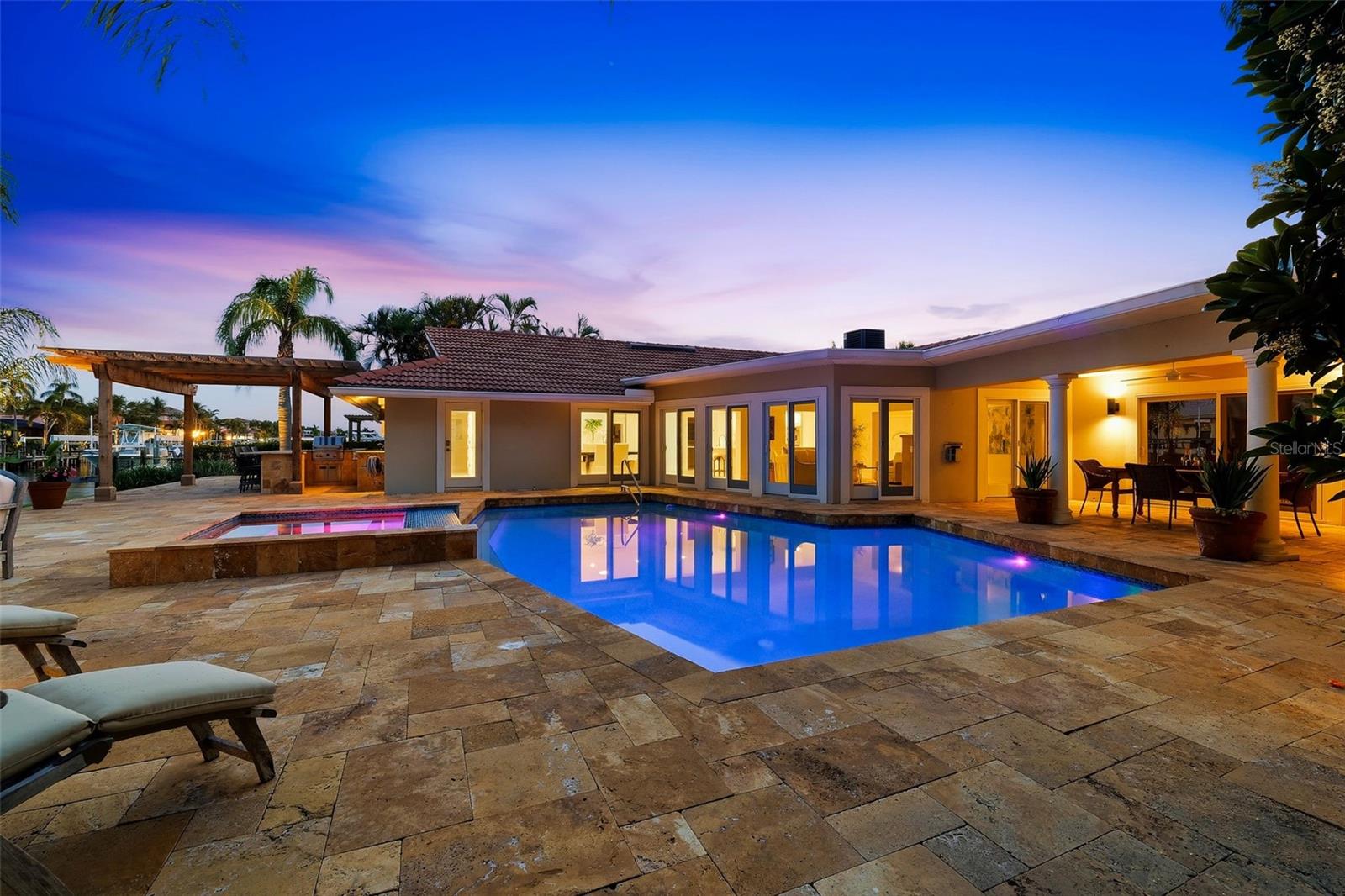 Image 55 of 67 For 2080 Hawaii Avenue Ne