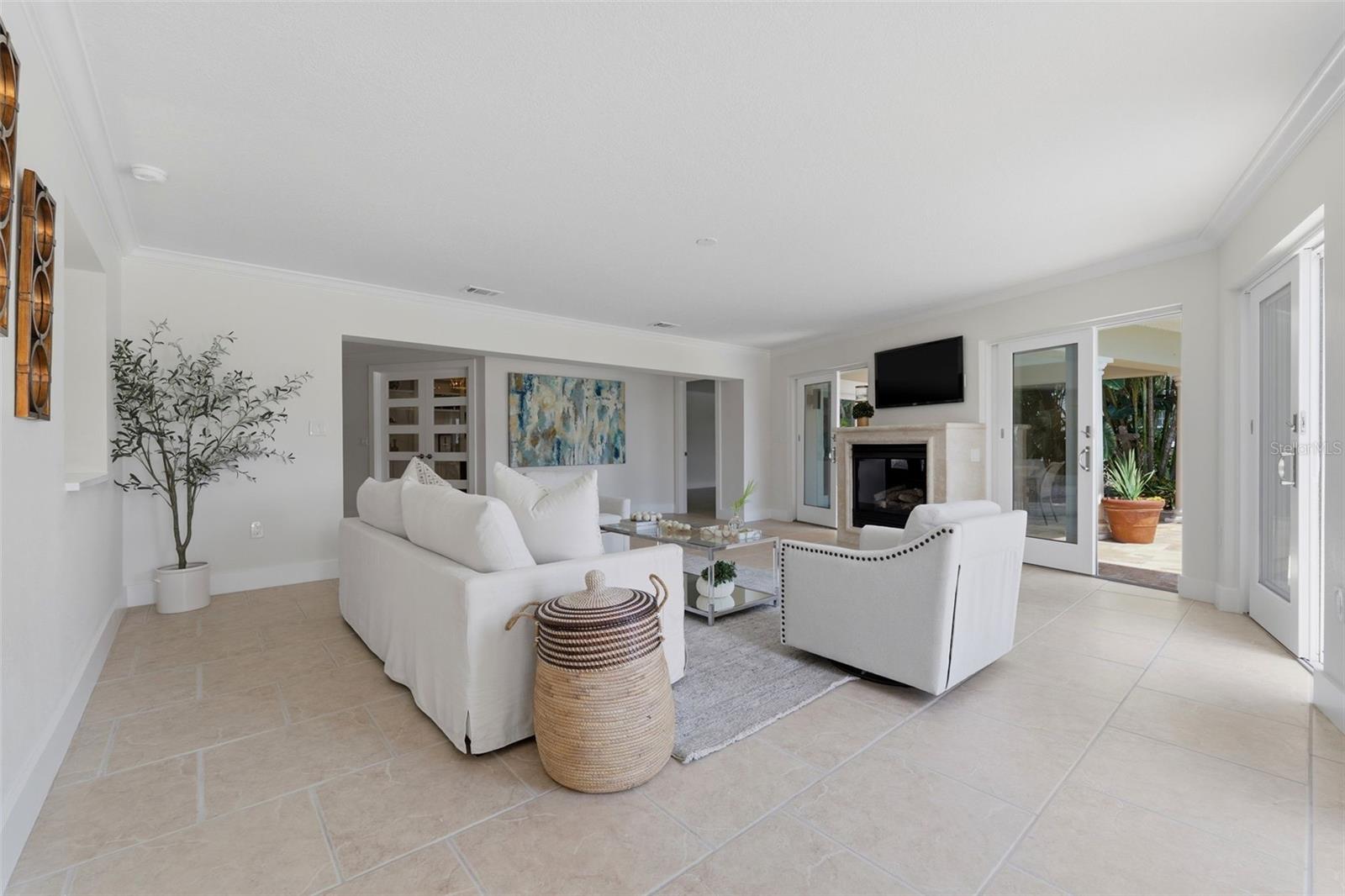 Image 8 of 67 For 2080 Hawaii Avenue Ne