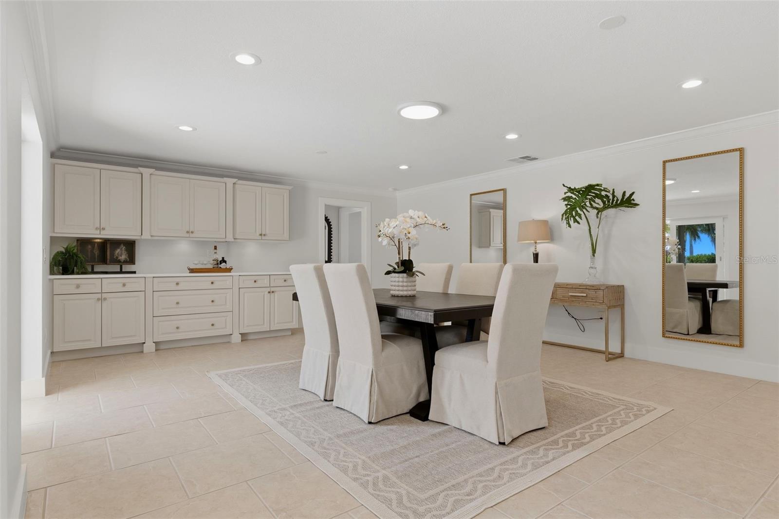 Image 9 of 67 For 2080 Hawaii Avenue Ne