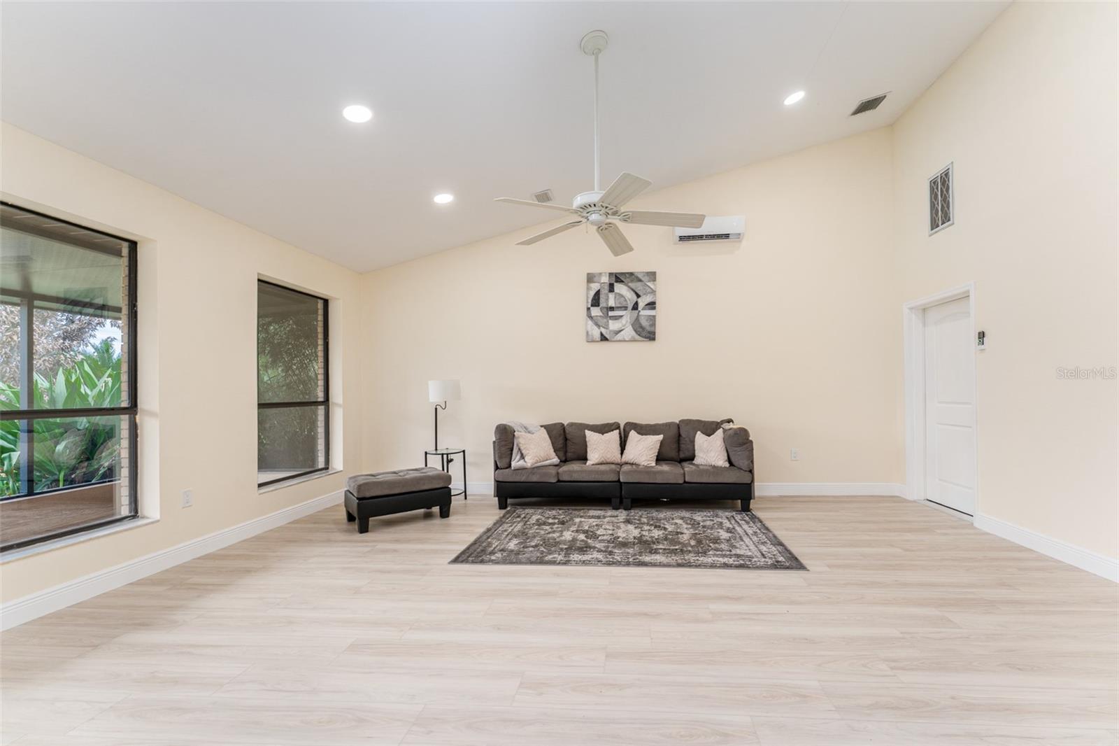 Image 33 of 55 For 6151 Silver Oaks Drive