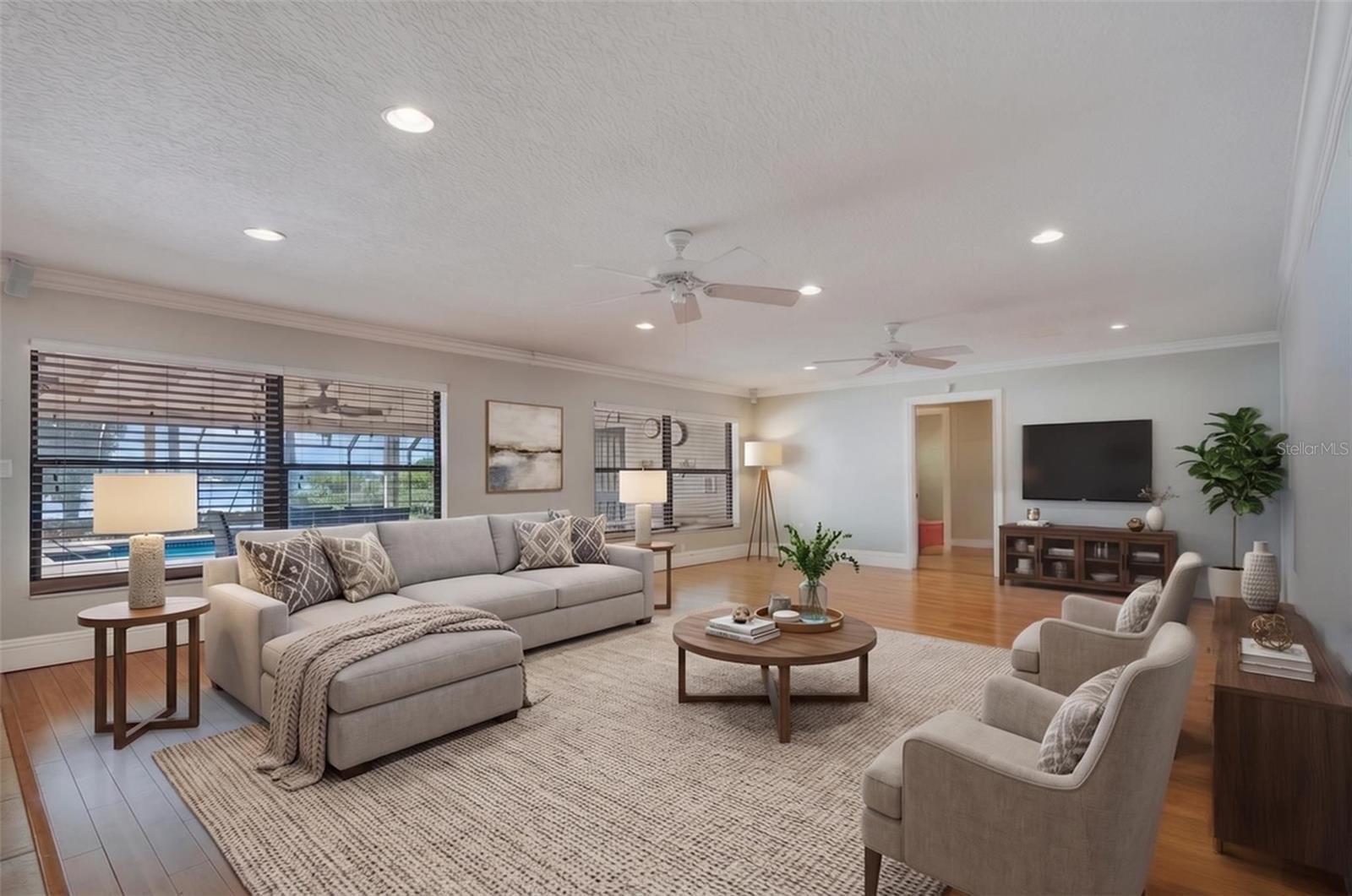 Image 5 of 21 For 573 Holmes Avenue