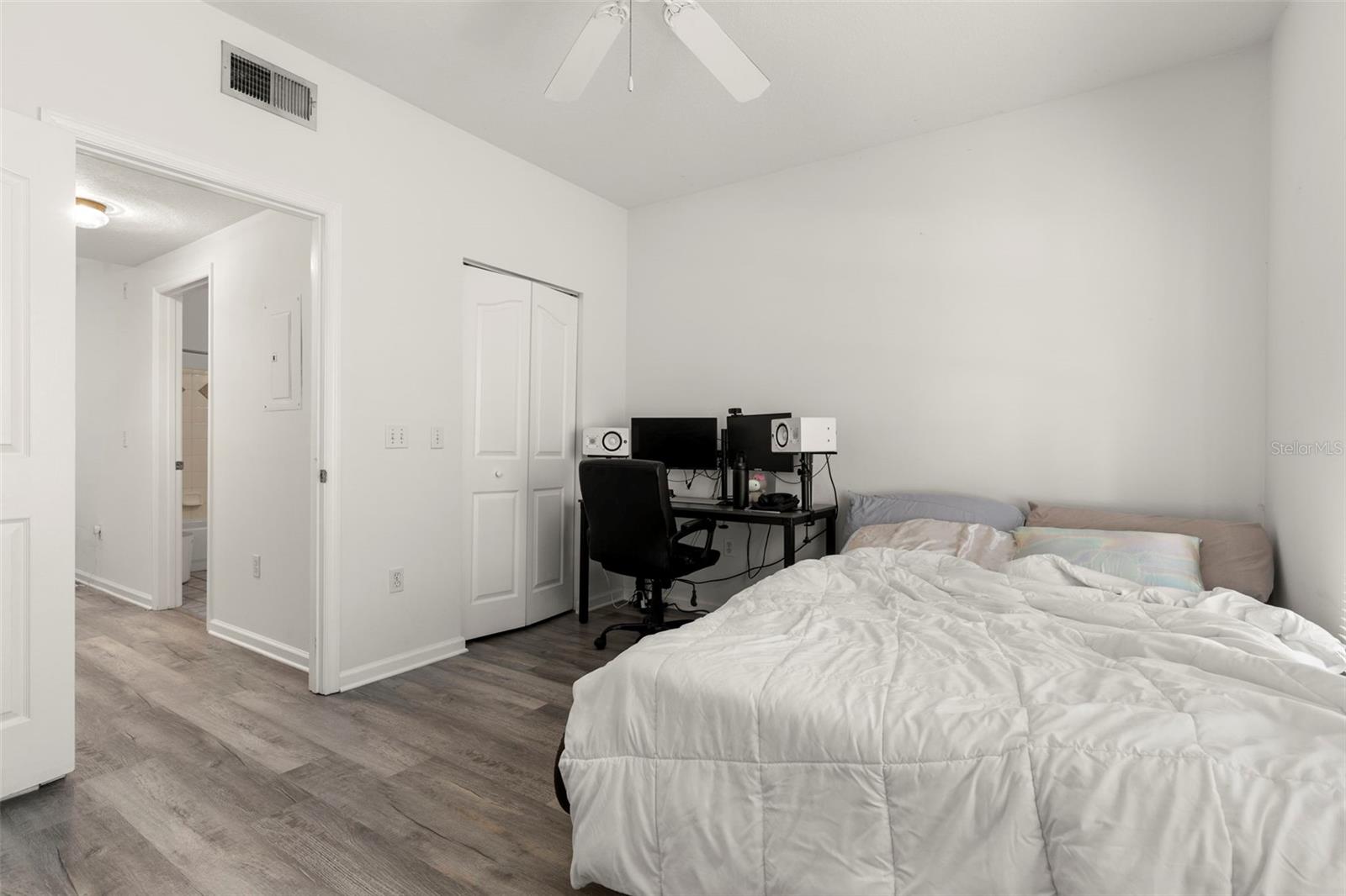 Image 3 of 26 For 4207 Dale Mabry Highway 6213