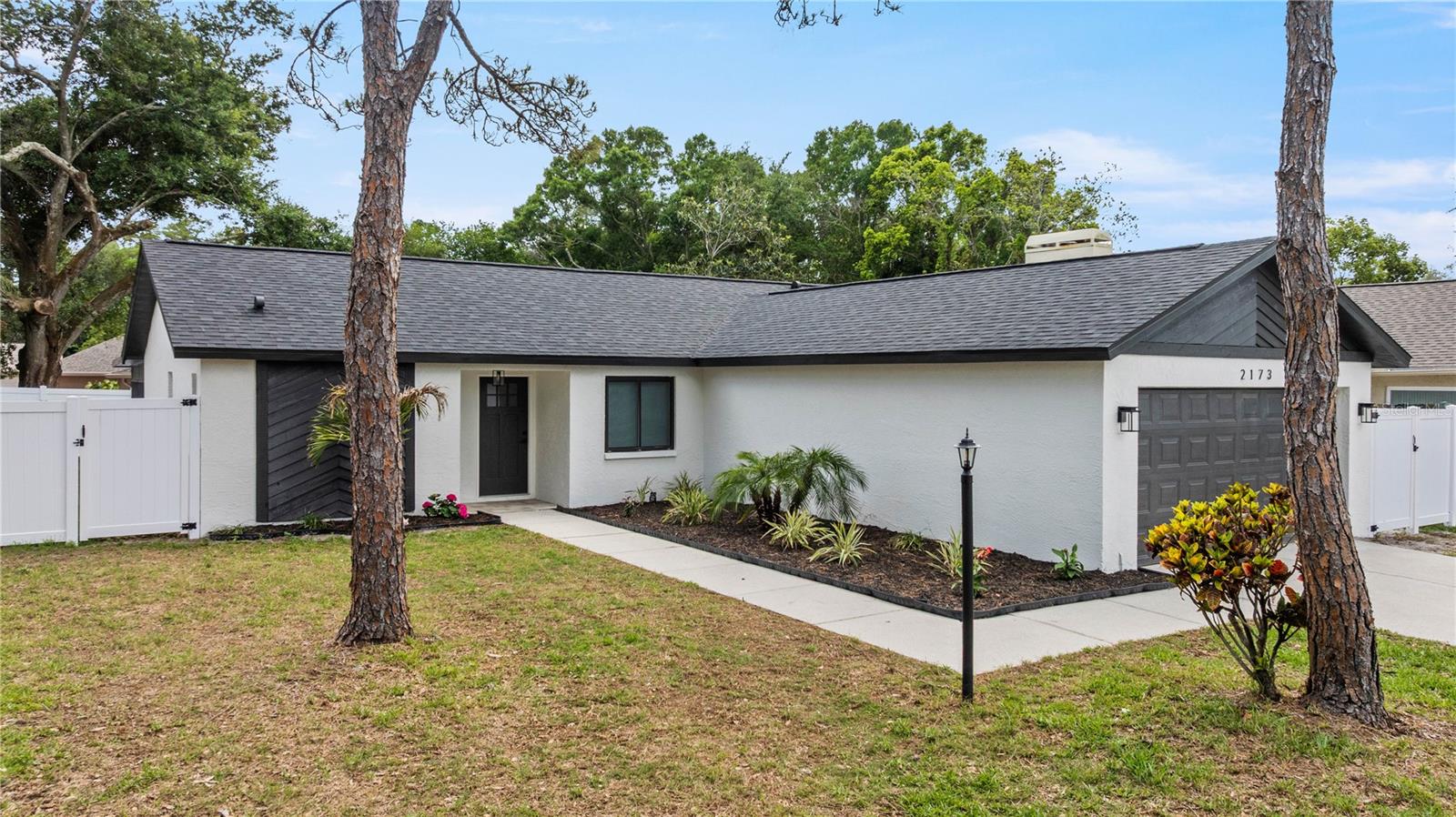 Image 3 of 40 For 2173 Cypress Point Drive N