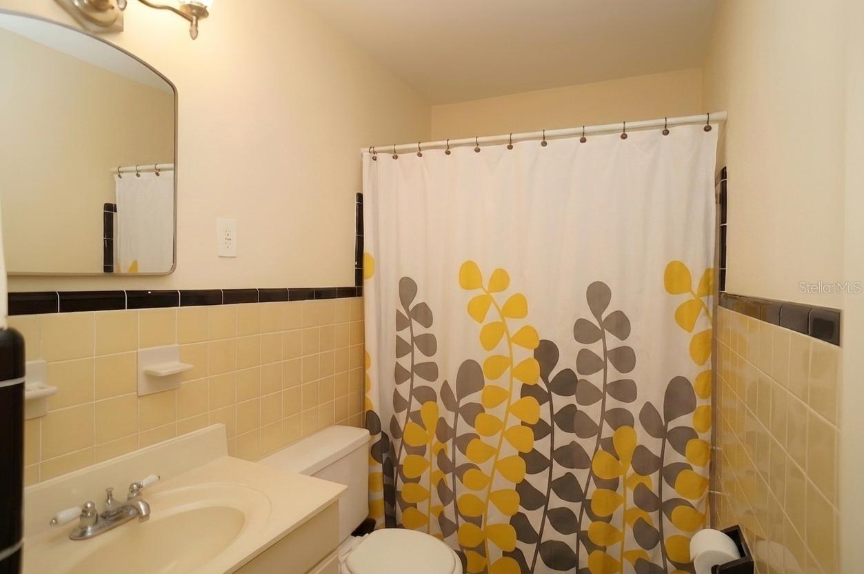 Image 6 of 12 For 305 Audubon Avenue