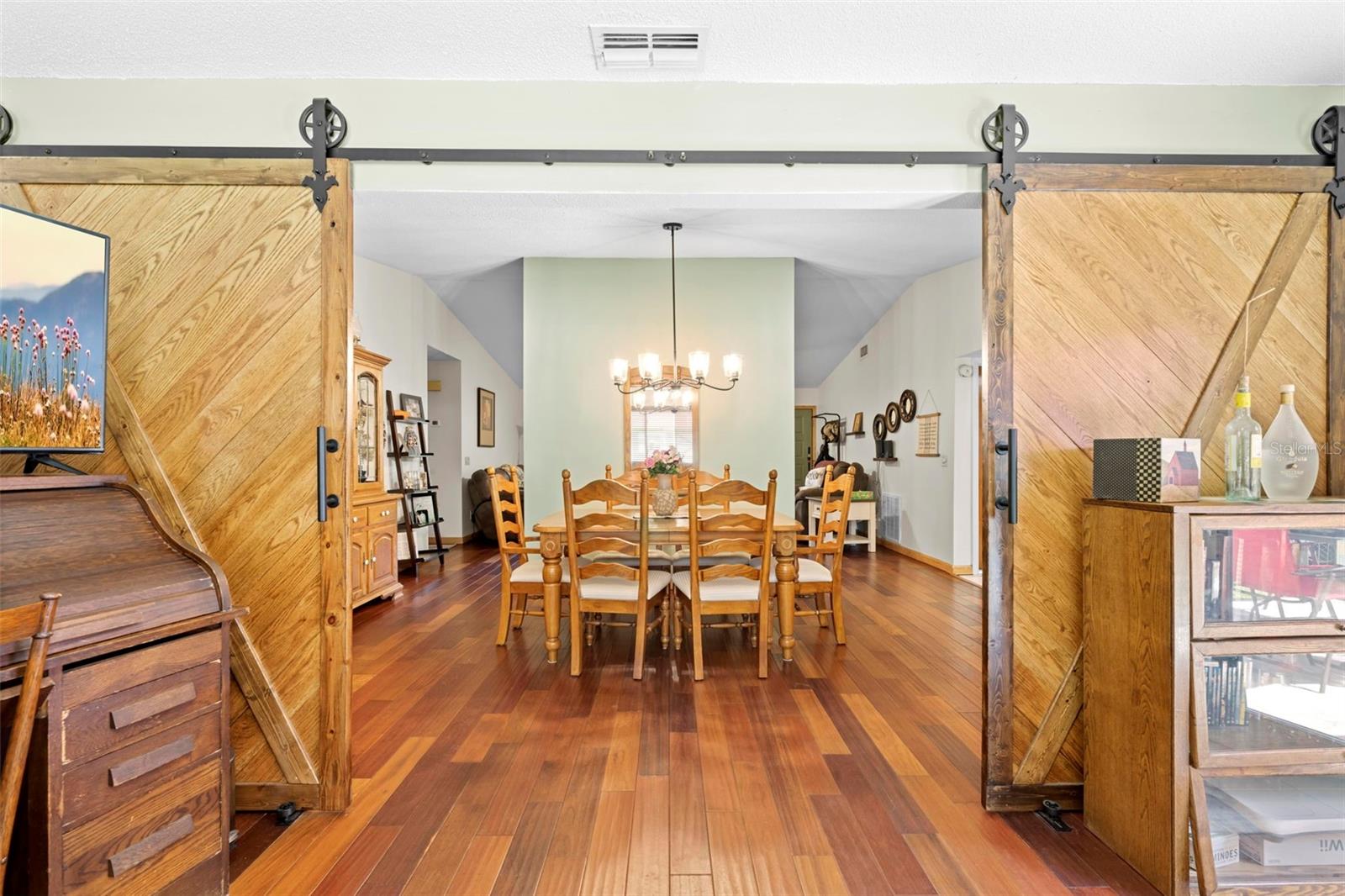 Image 22 of 51 For 6141 Dell Lane