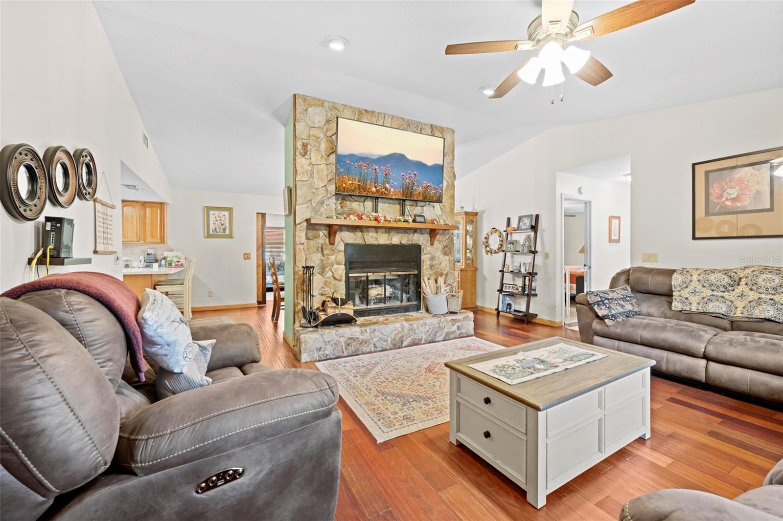 Image 9 of 51 For 6141 Dell Lane